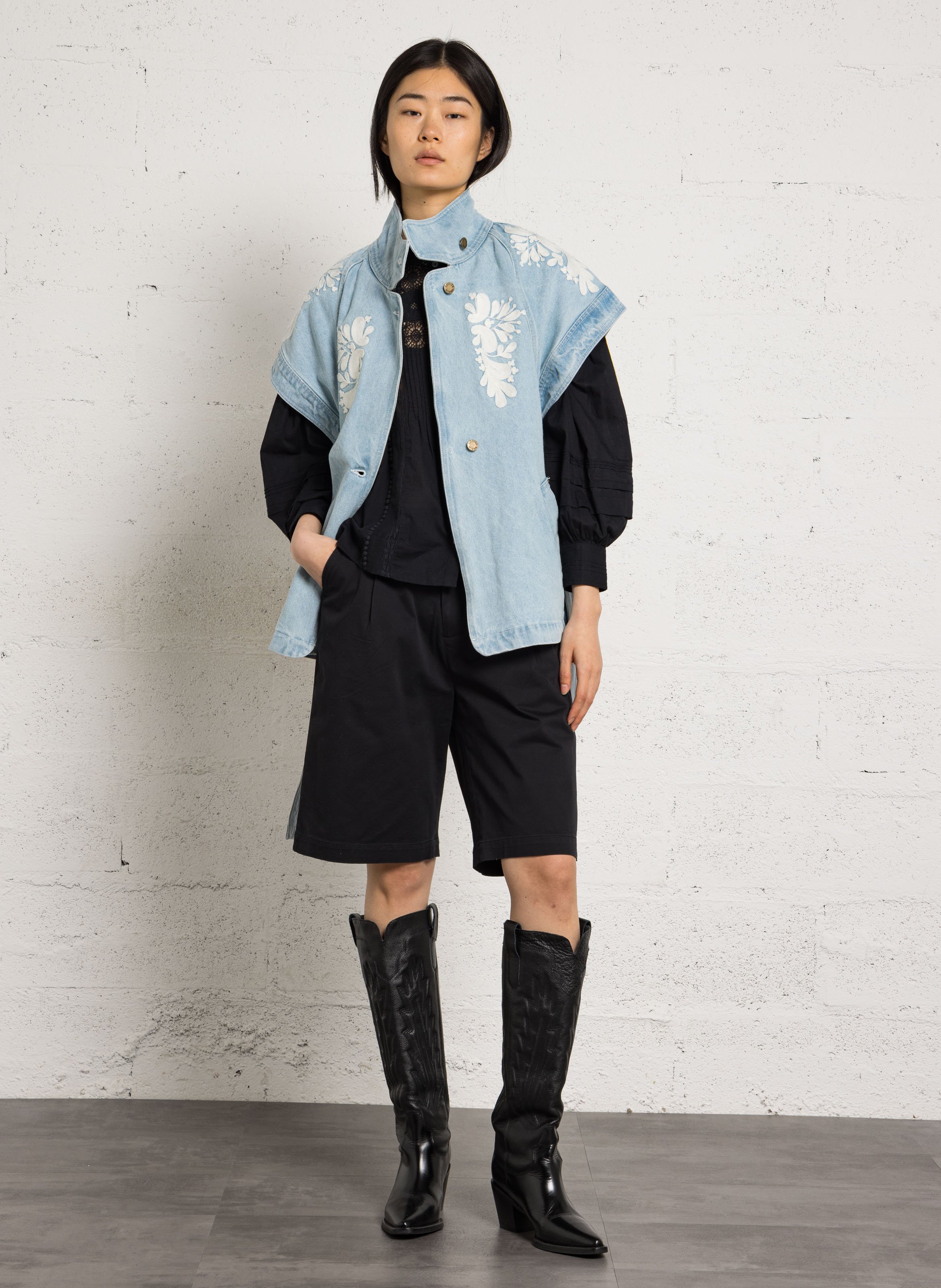 Aansluitende spijkerjas met borduursels LOUISE MISHA Blauw