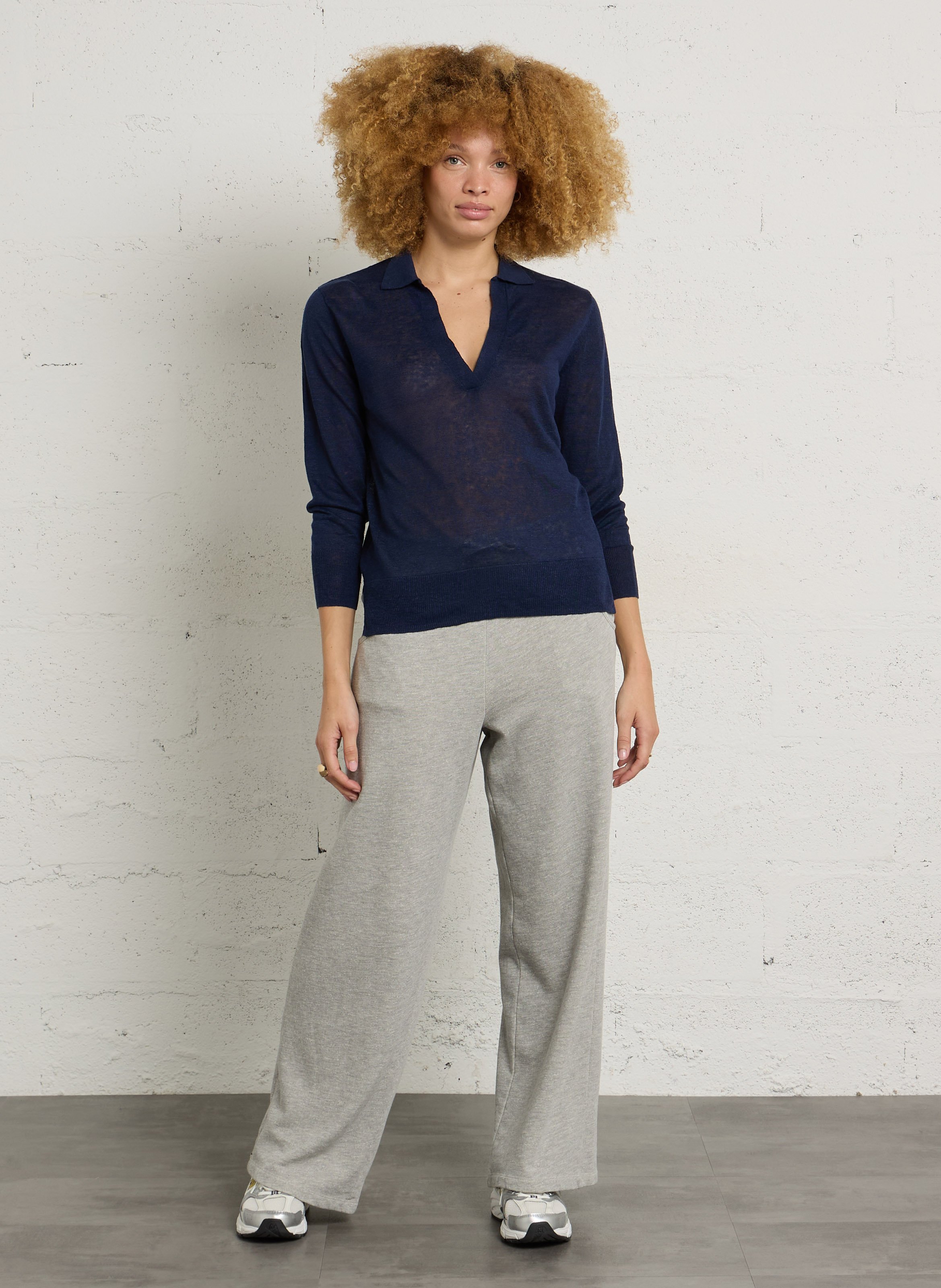 Pull droit col V en lin MAJESTIC FILATURES Bleu