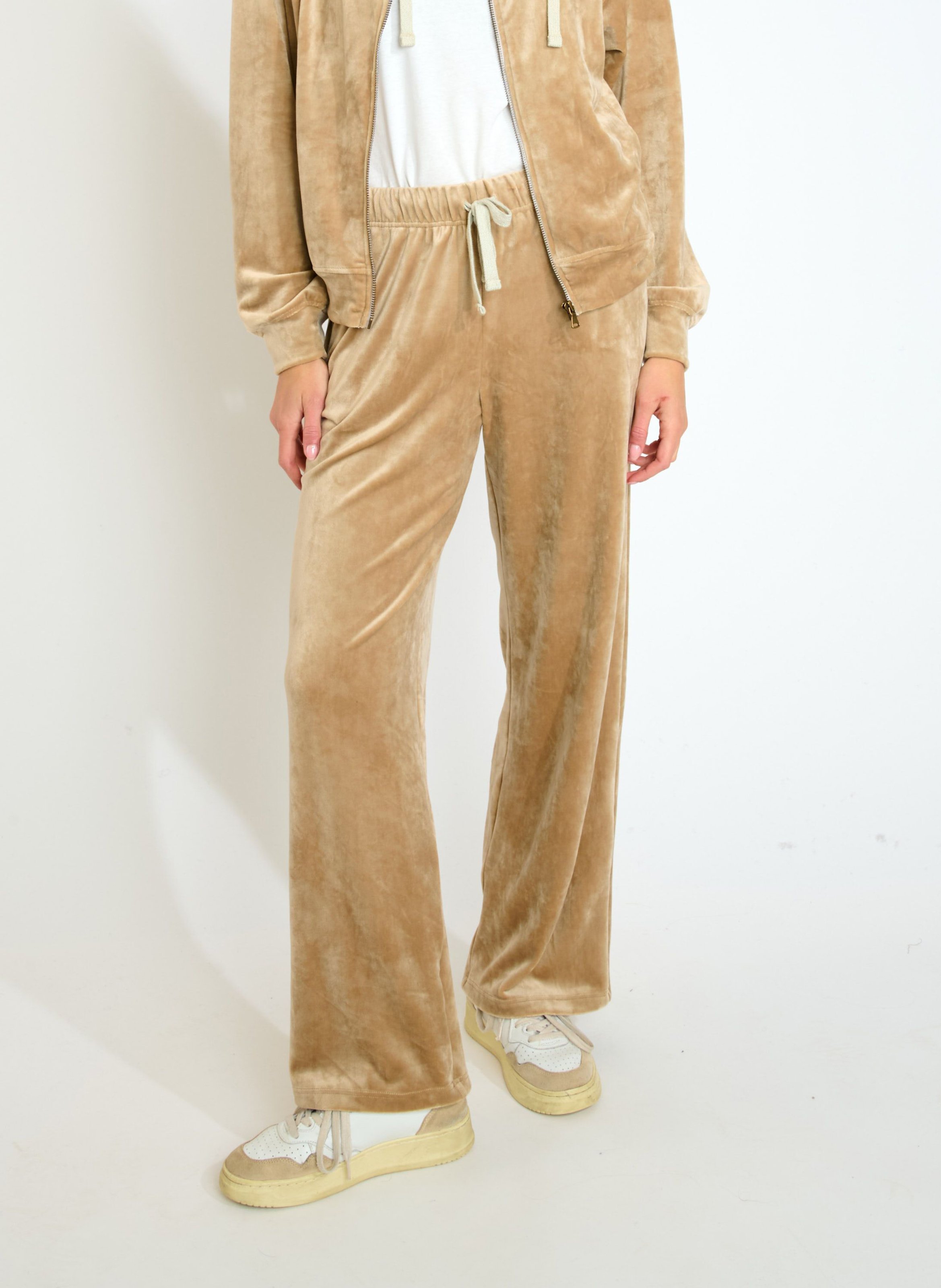 Gerade geschnittene Jogginghose aus Pfirsichhaut BANANA MOON