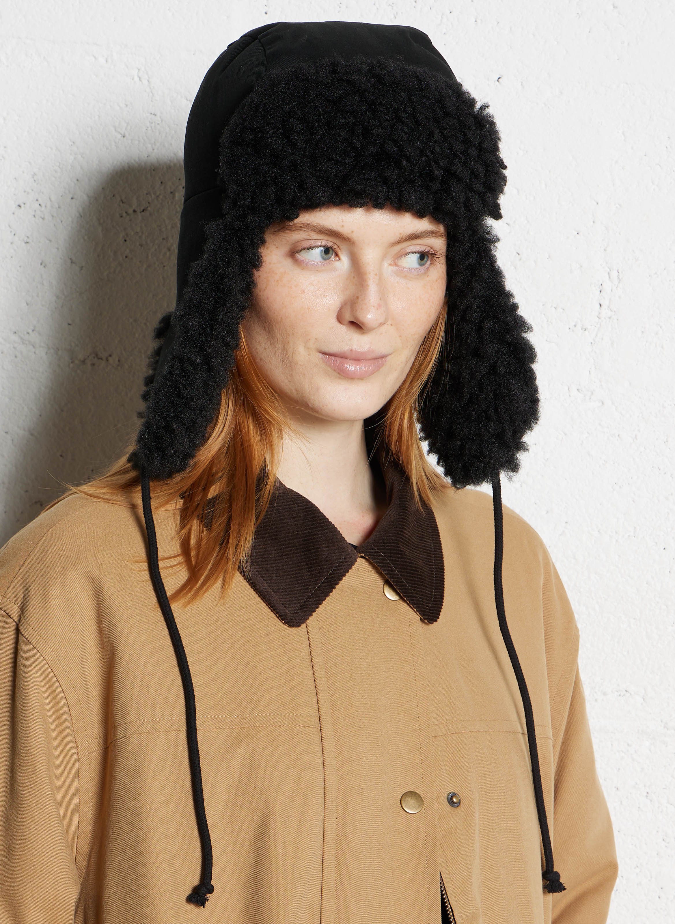 Gevoerde omkeerbare muts LEON & HARPER Zwart