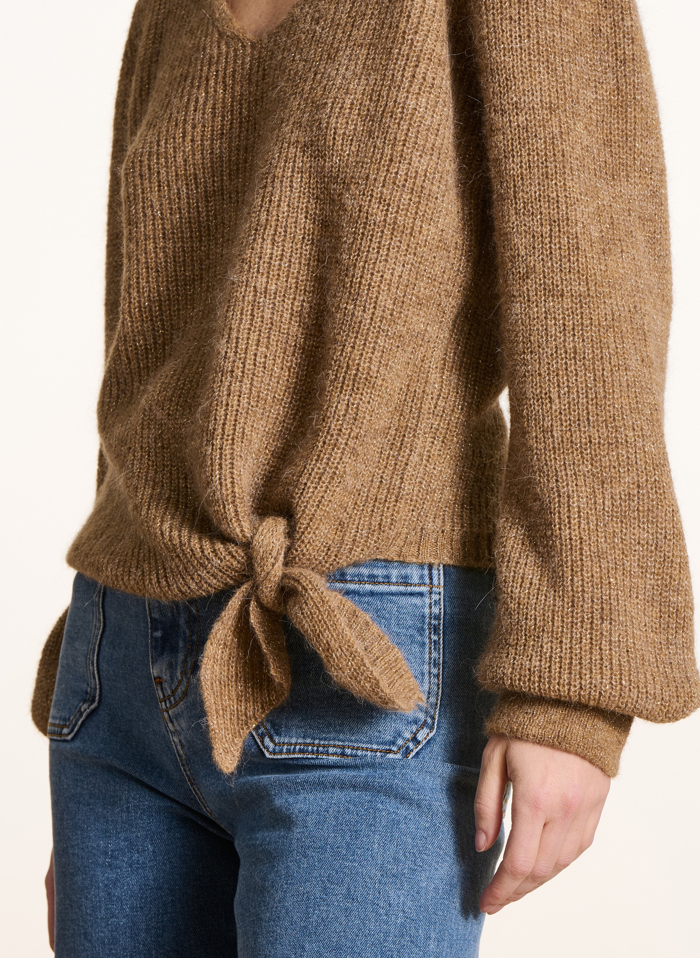 Pull droit col V en maille métallisée LA FEE MARABOUTEE Marron