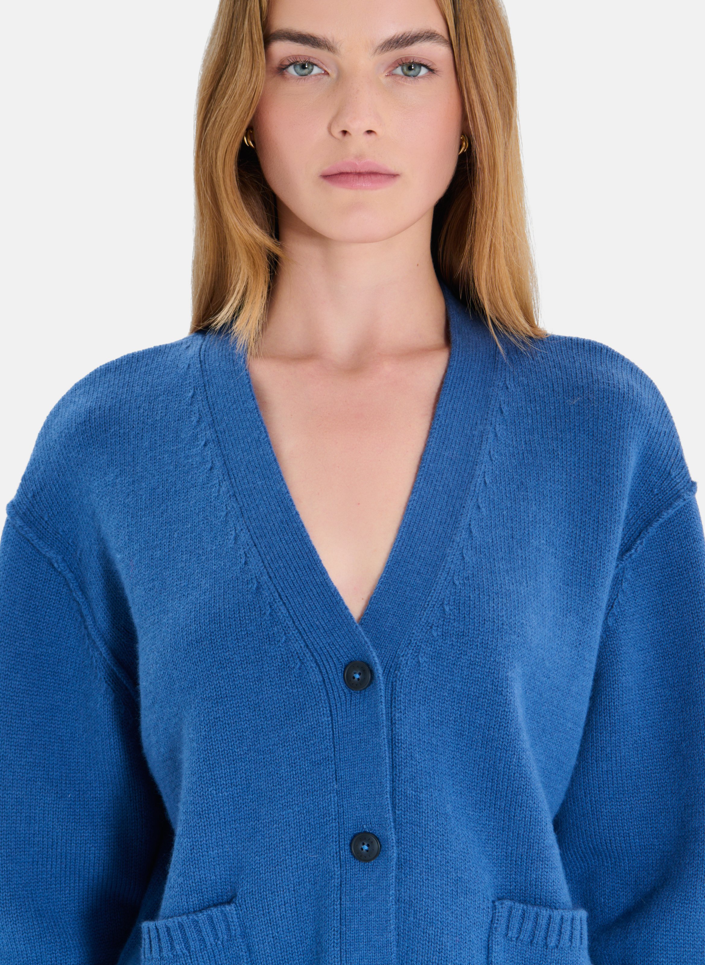 Gerade geschnittene Strickjacke aus Wolle mit Knöpfen ZAPA Blau