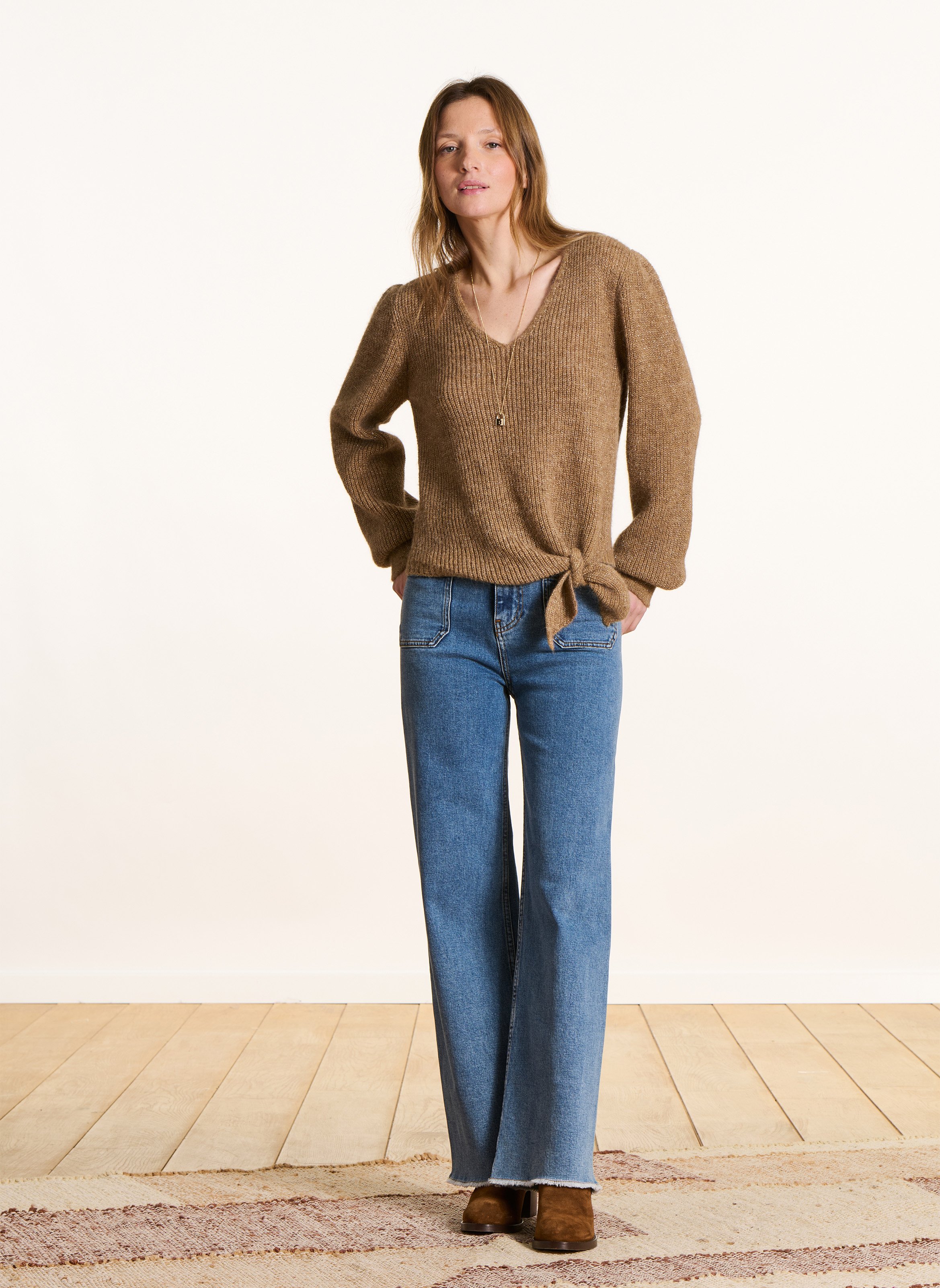 Pull droit col V en maille métallisée LA FEE MARABOUTEE Marron