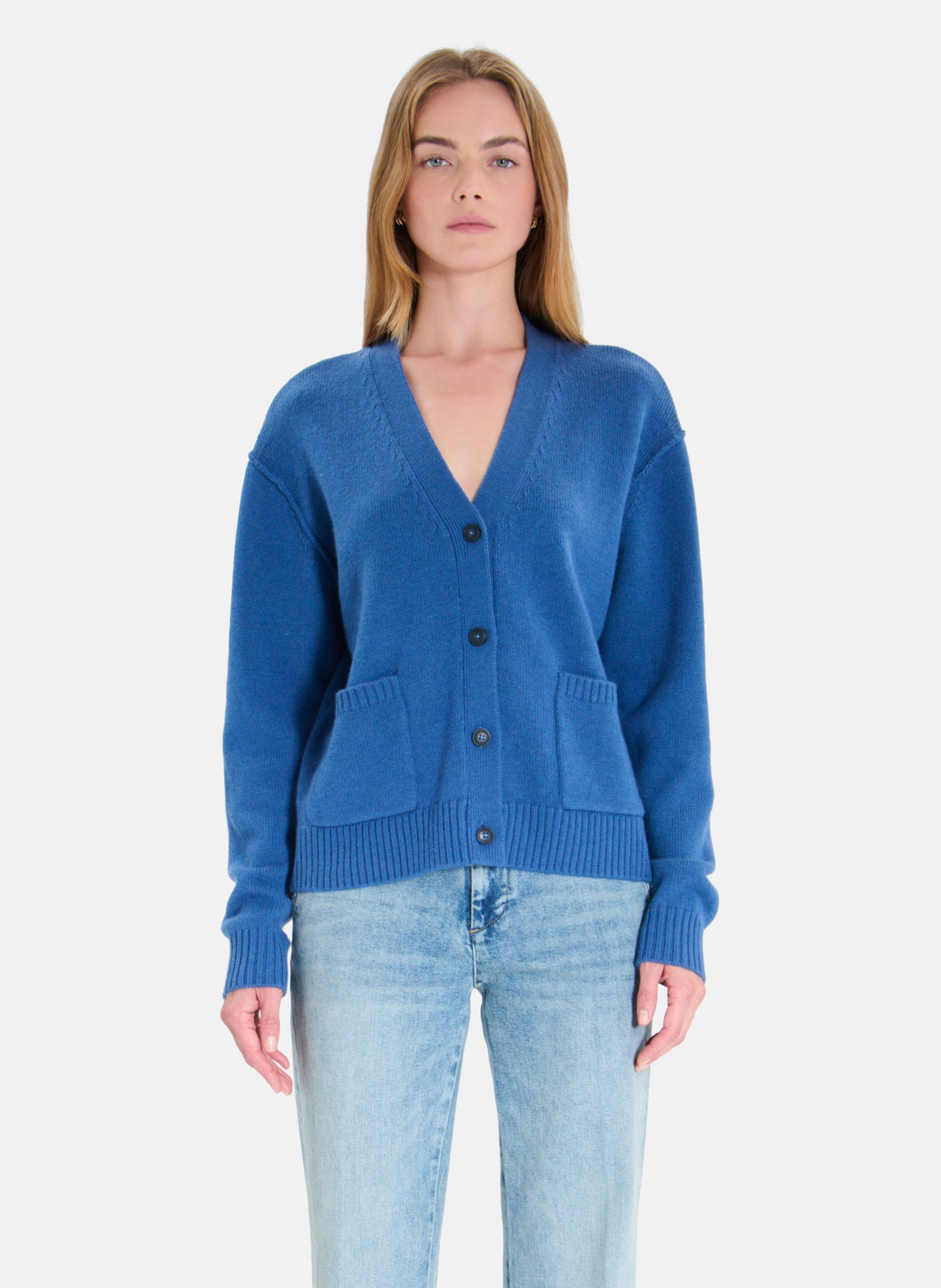 Gerade geschnittene Strickjacke aus Wolle mit Knöpfen ZAPA