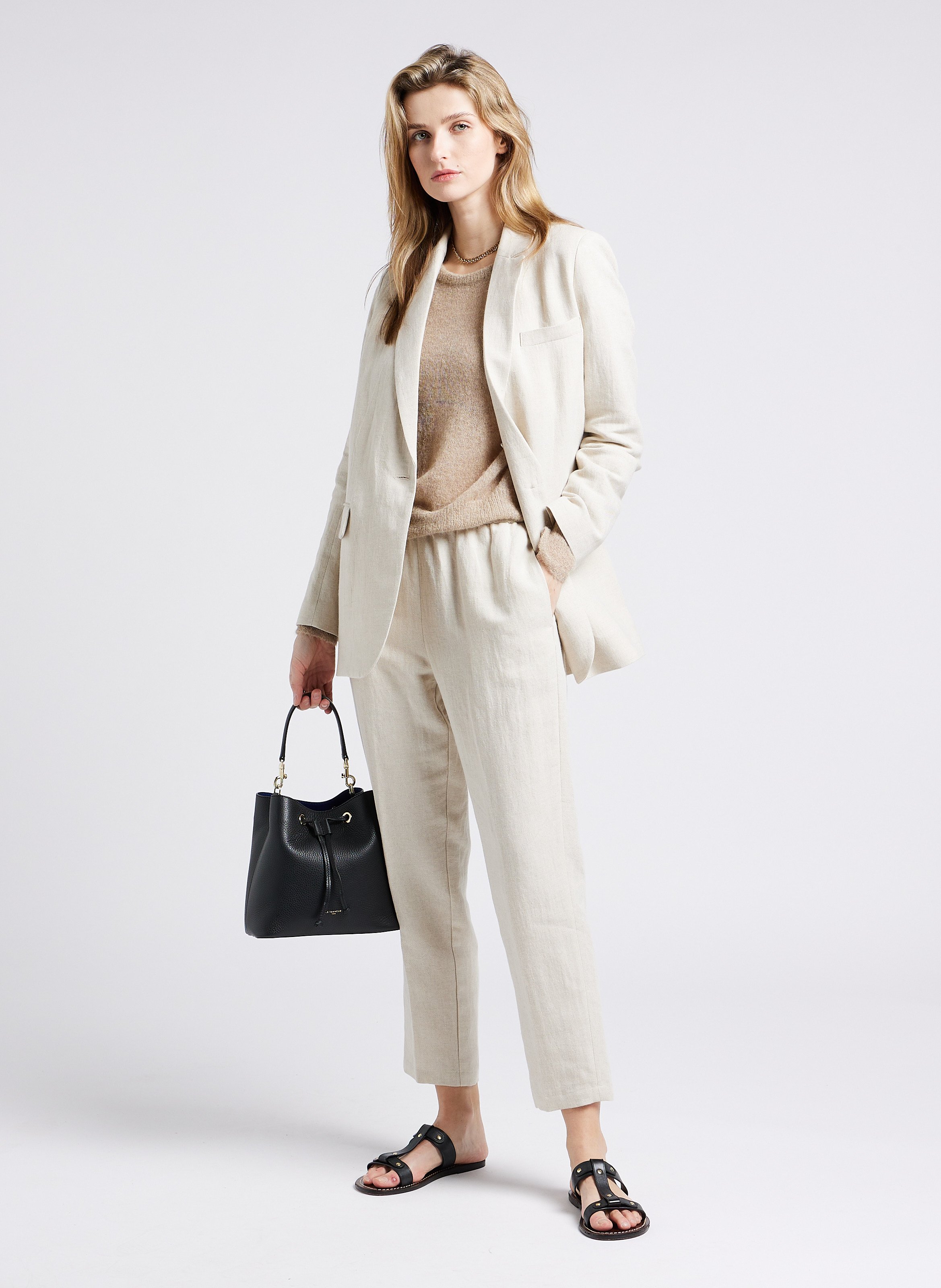 Grained leather bucket bag LE TANNEUR Black