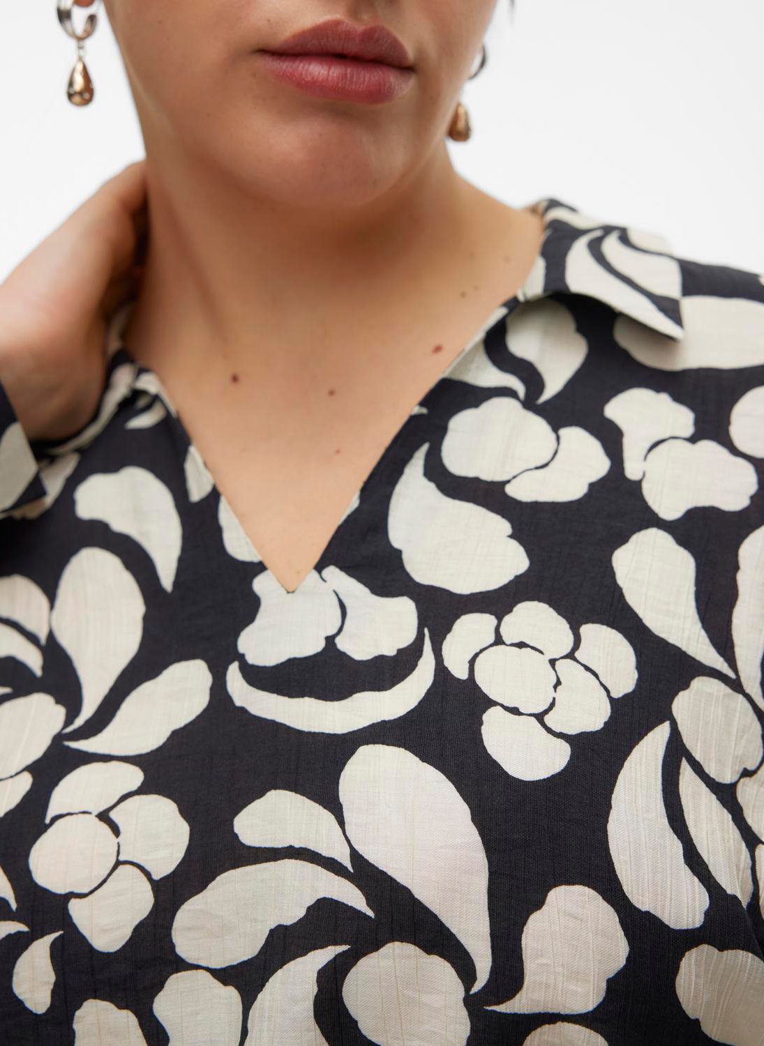 Top droit fluide à imprimé floral  VERO MODA CURVE Noir