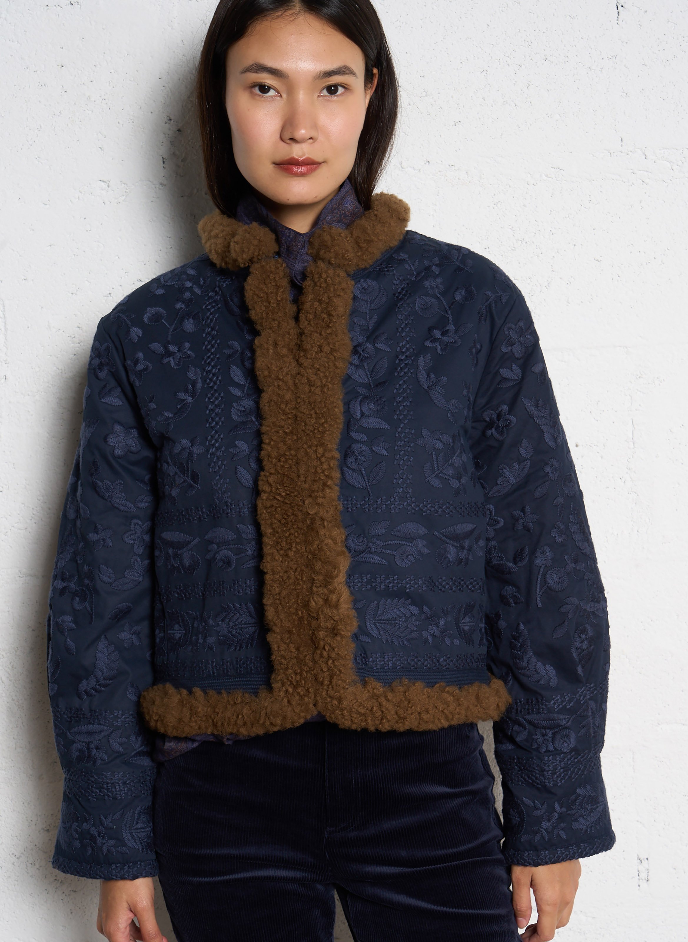 Rundhalsausschnitt bestickte Wollmischungsjacke ANTIK BATIK Blau