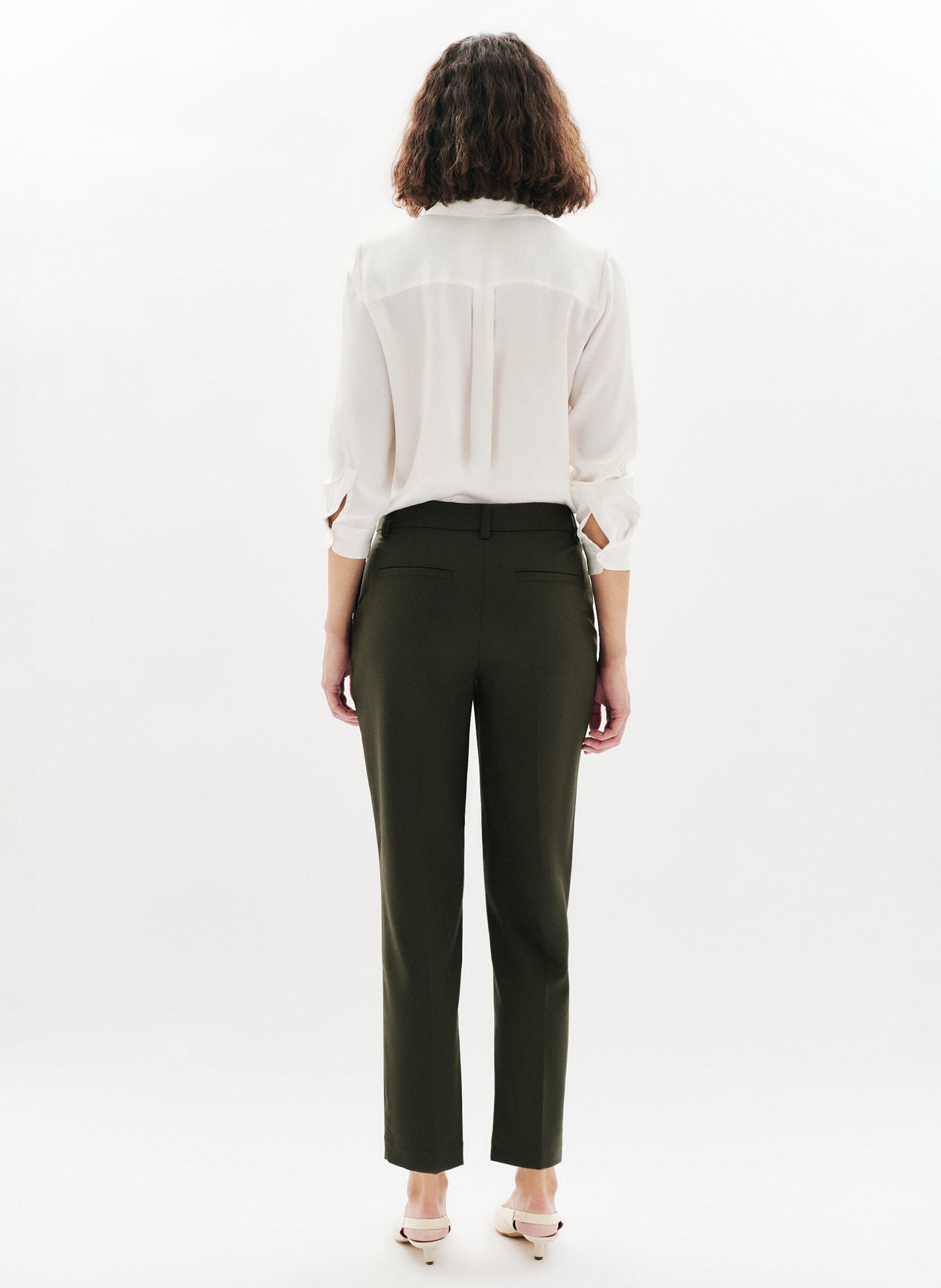 Tailored carrot pants in solid color CAROLL Green