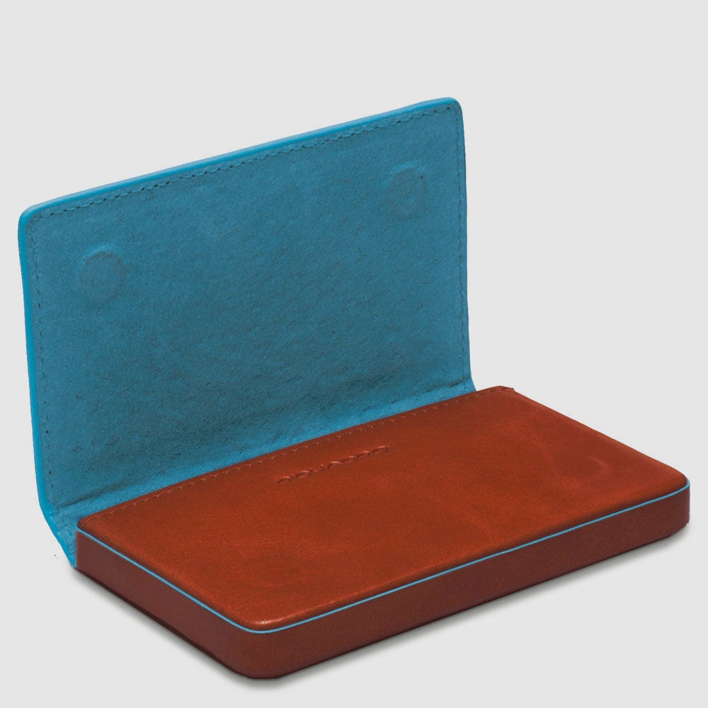 - 100% leather, - 6 cardholder slots, - 1 central compartment, - Size: L10 x H7 cm. PIQUADRO Blue
