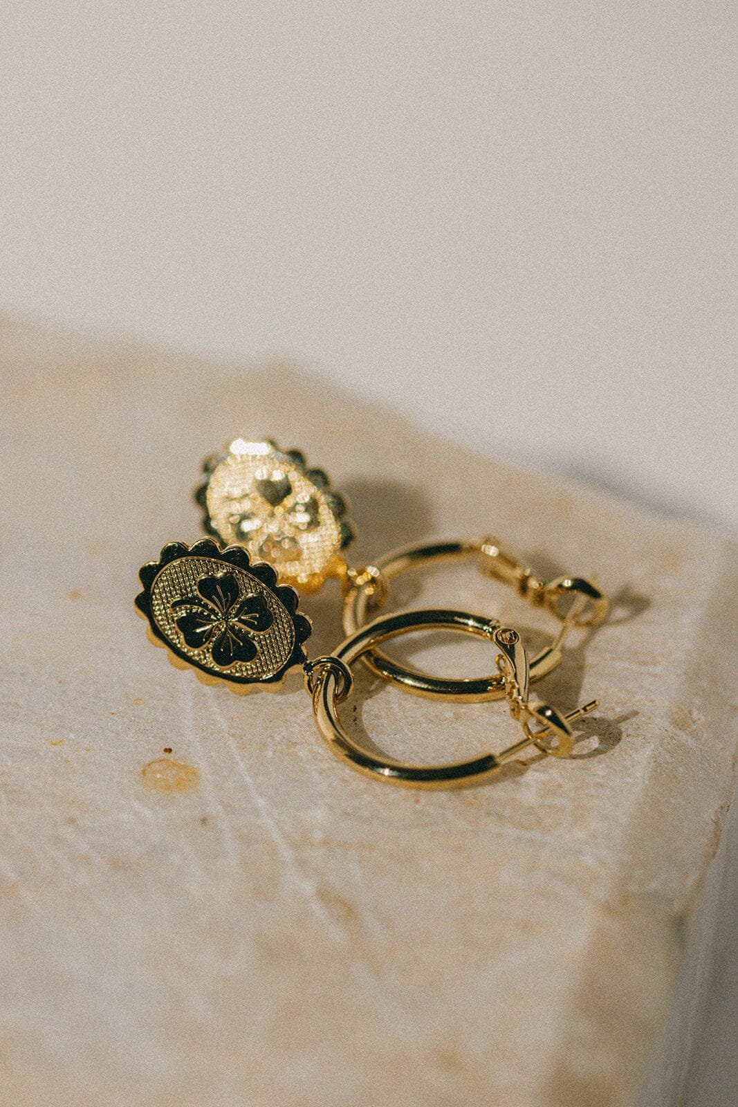 Mini gold-plated clover hoop earrings Golden
