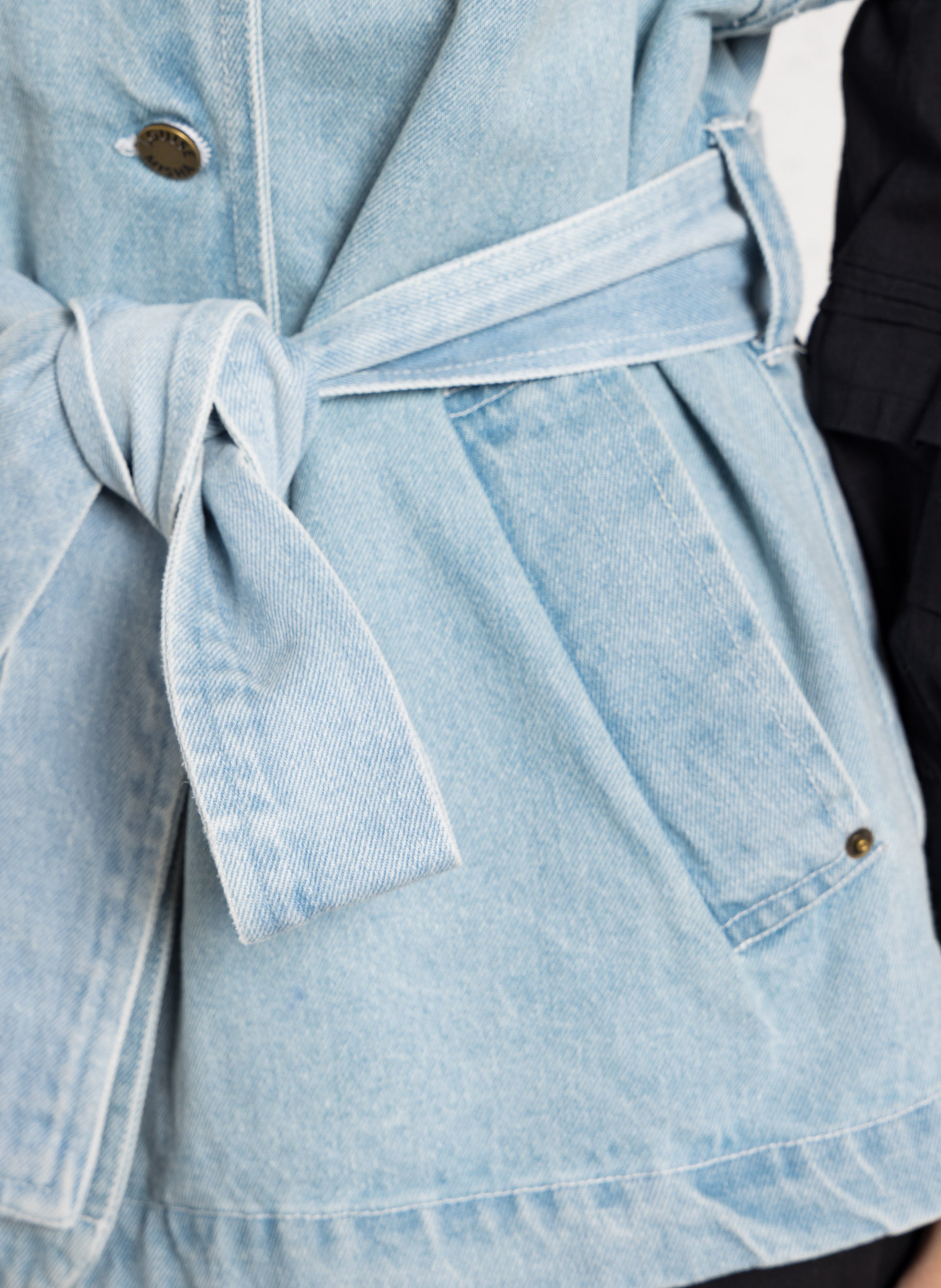 Aansluitende spijkerjas met borduursels LOUISE MISHA Blauw