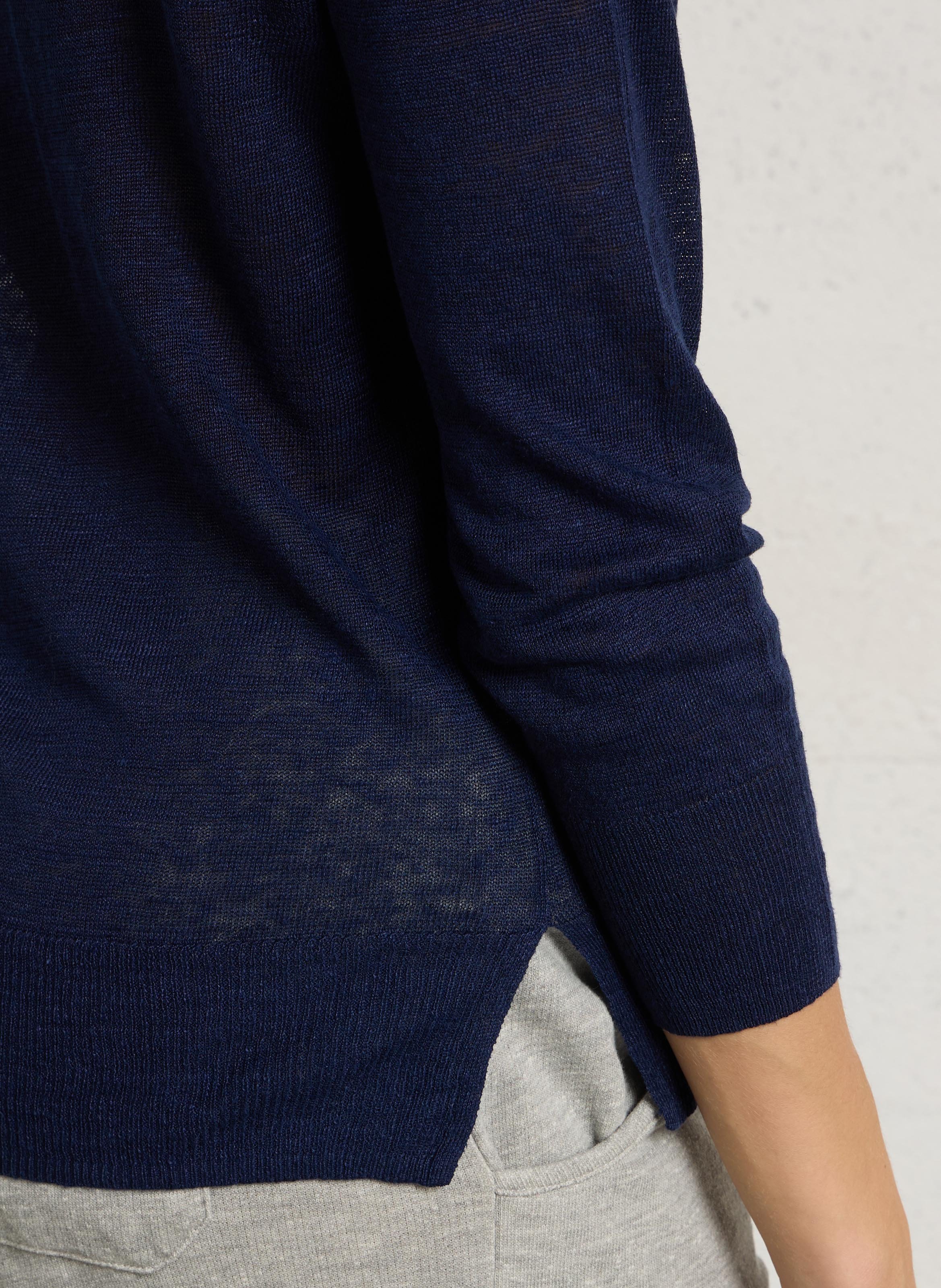 Pull droit col V en lin MAJESTIC FILATURES Bleu