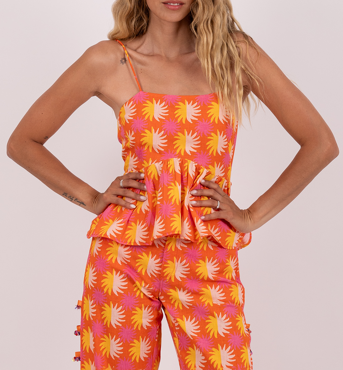 Trägertop mit bedruckten Volants SUNDRESS Orange