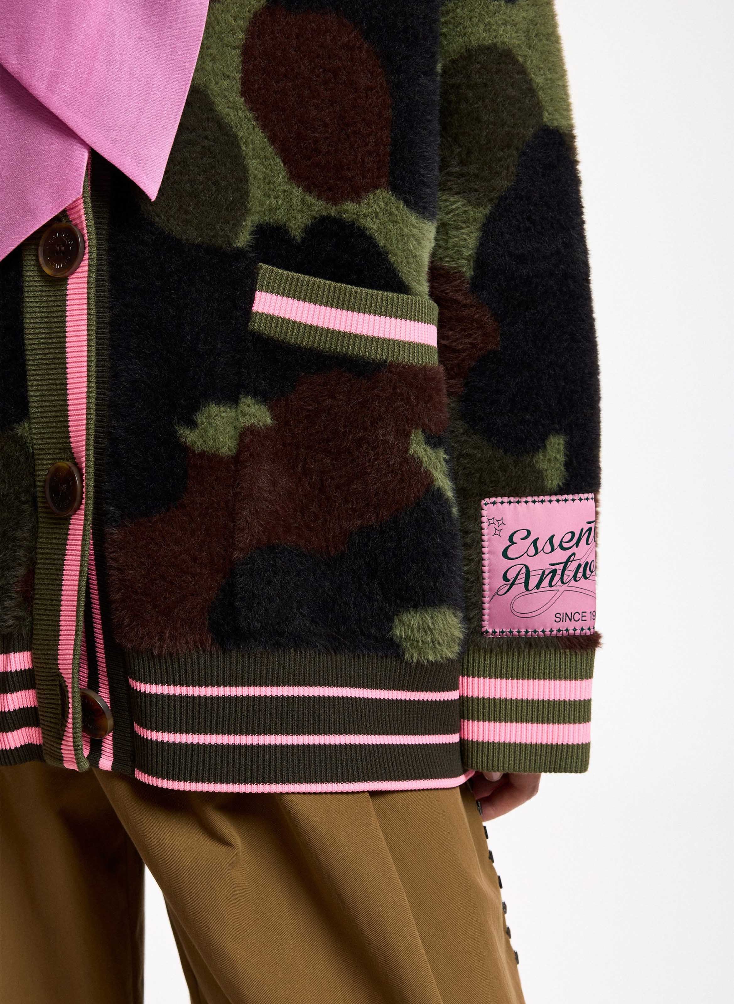 Cardigan ample col v motif camouflage ESSENTIEL ANTWERP Vert