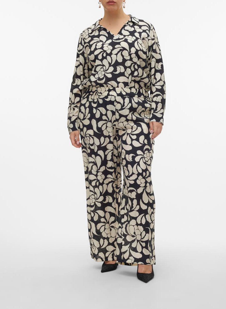 Top droit fluide à imprimé floral  VERO MODA CURVE Noir