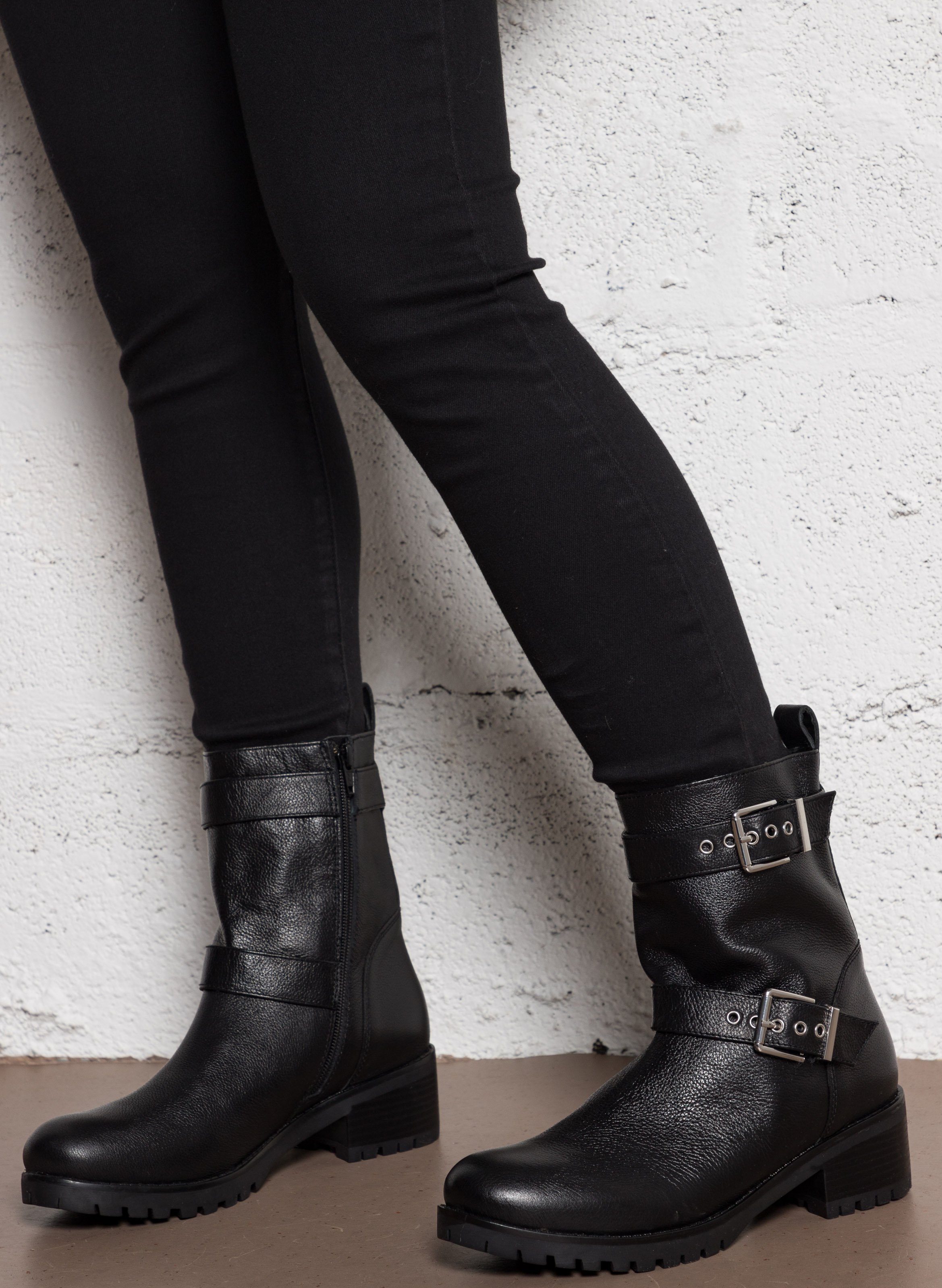Bottines crantées en cuir COSMOPARIS Black