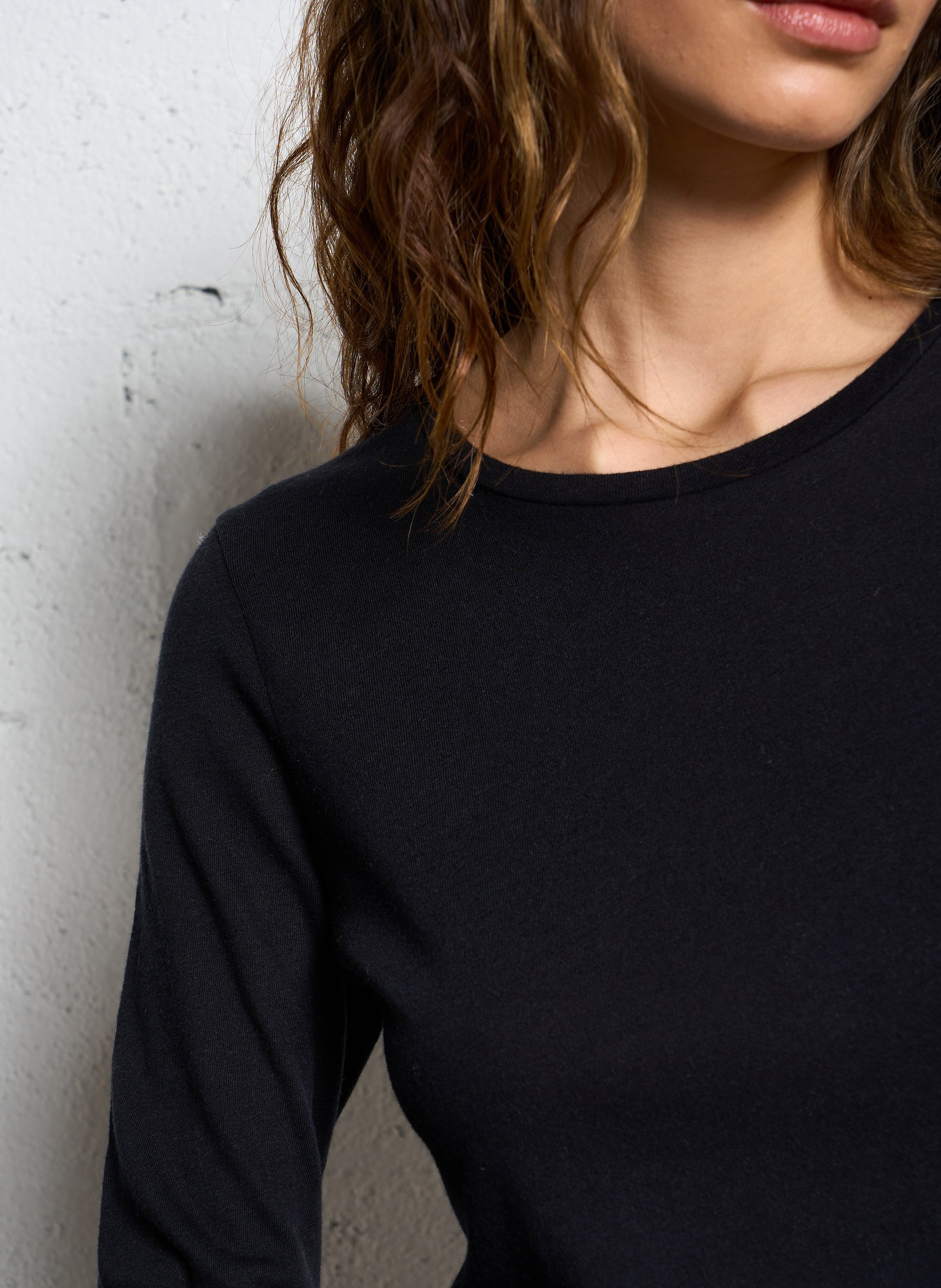 Tee-shirt col rond en coton et cachemire mélangé MAJESTIC FILATURES Noir