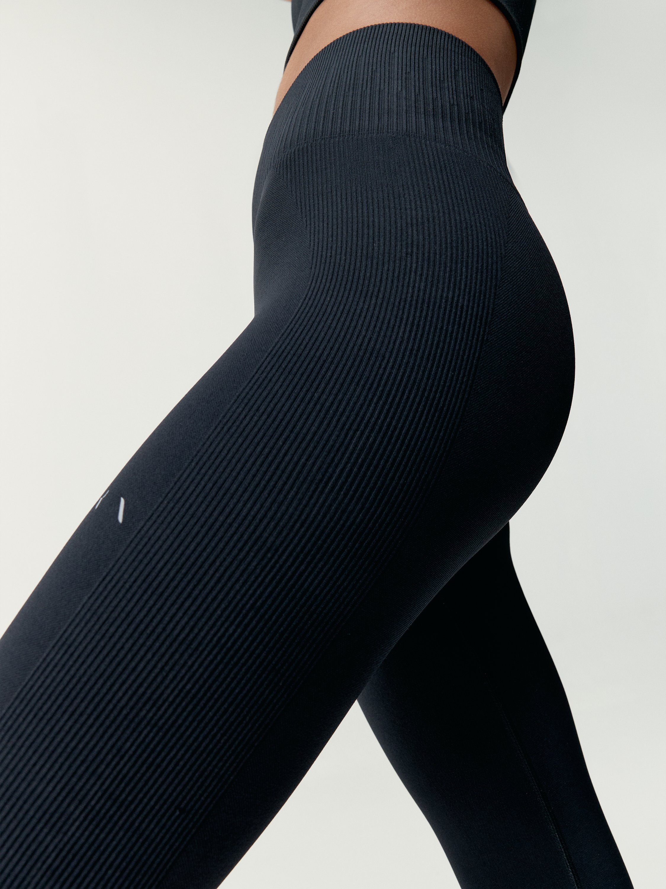 Seamless Long Sport Legging BORN LIVING YOGA Black