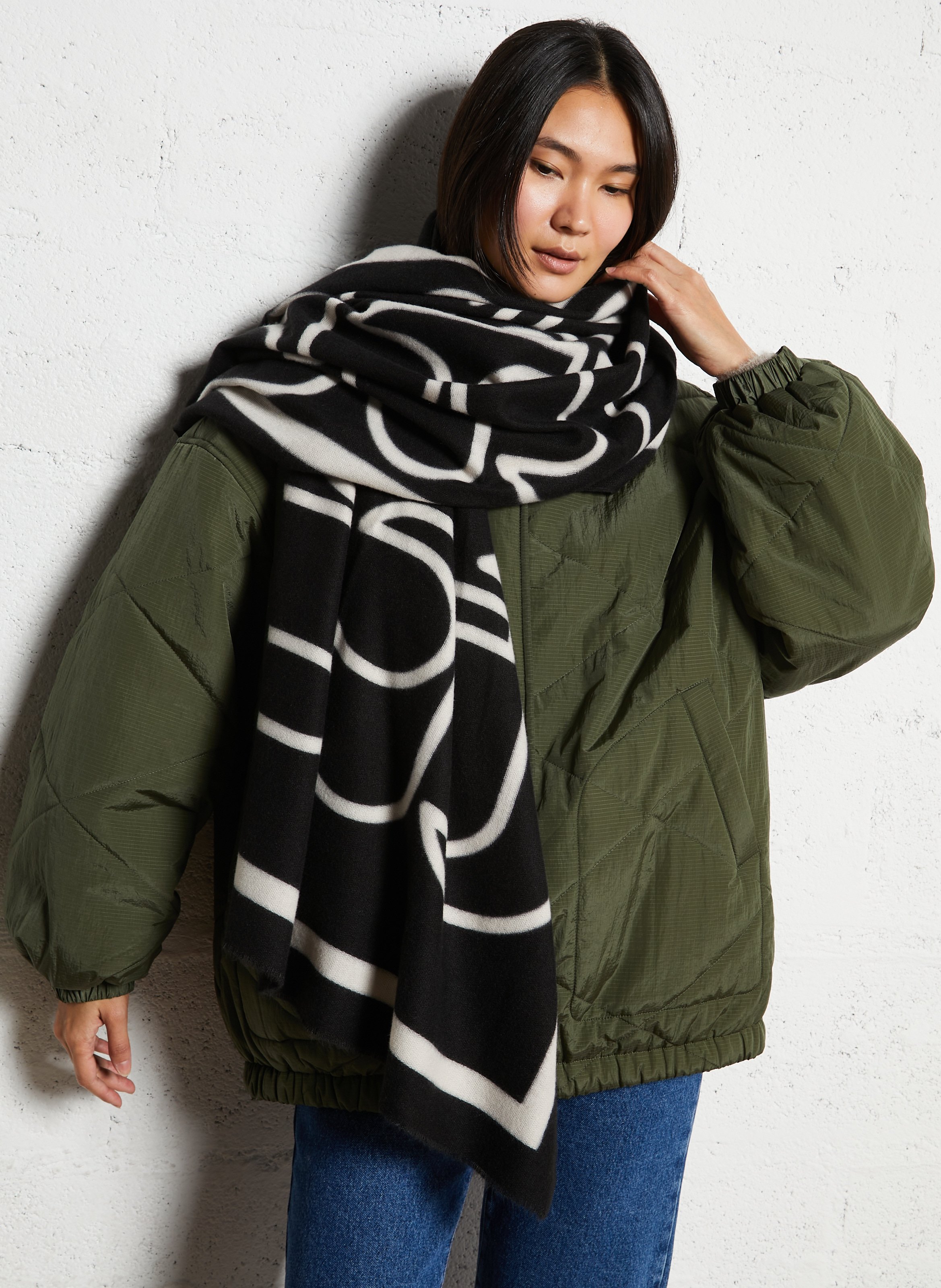 Monogram knit scarf LE TEMPS DES CERISES Black