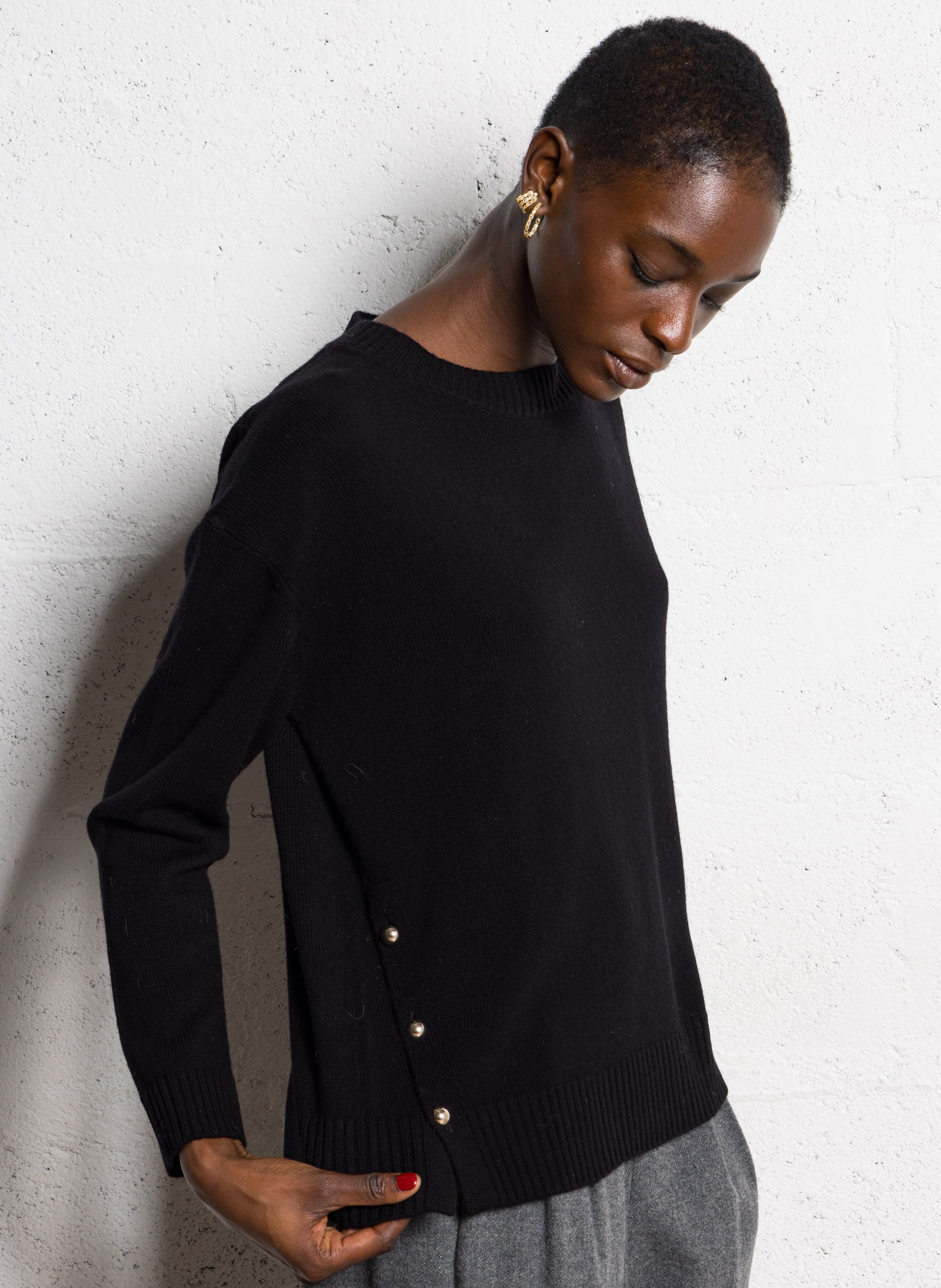 Pull col rond uni avec boutons en laine DES PETITS HAUTS Noir