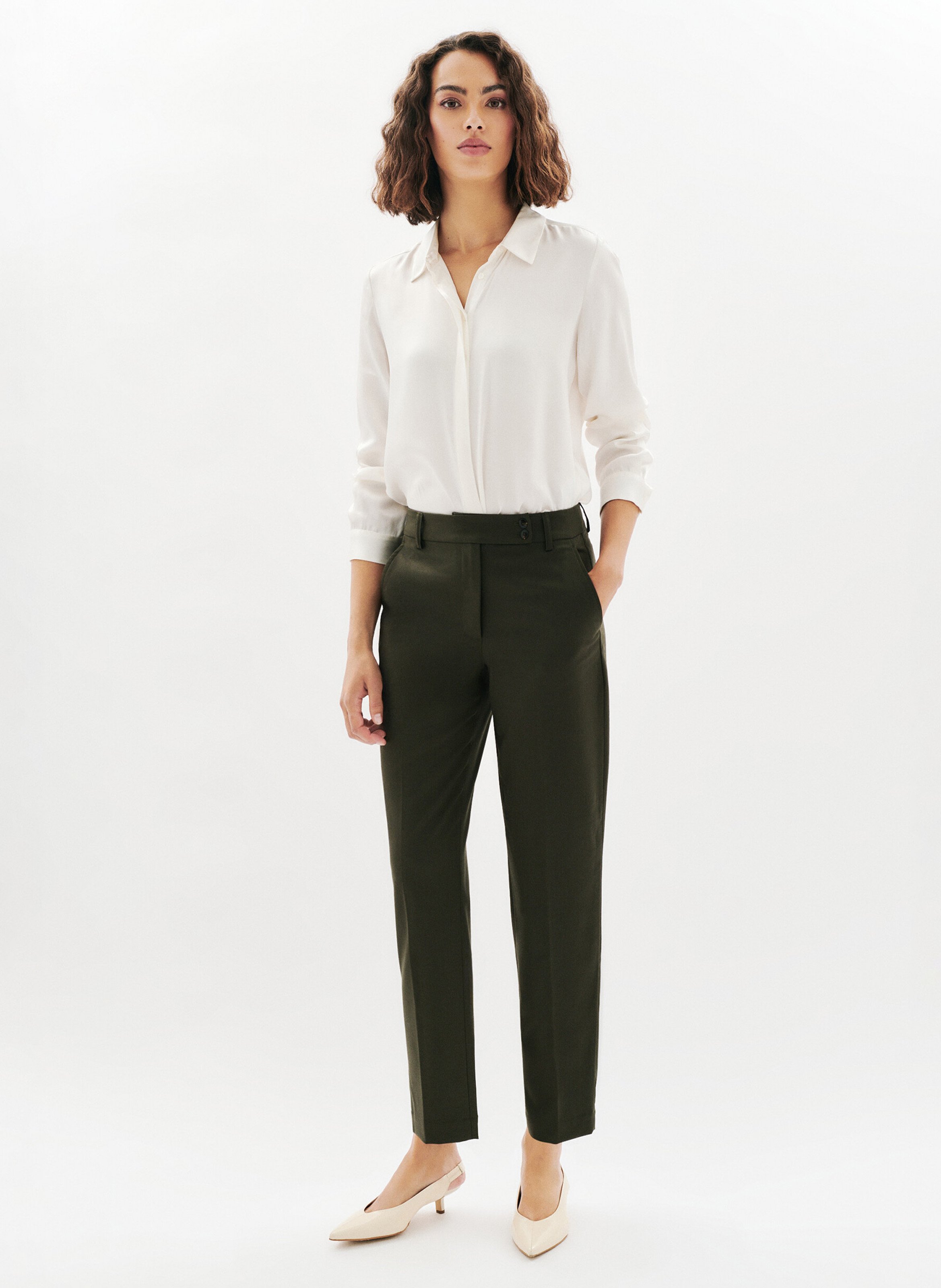 Tailored carrot pants in solid color CAROLL Green