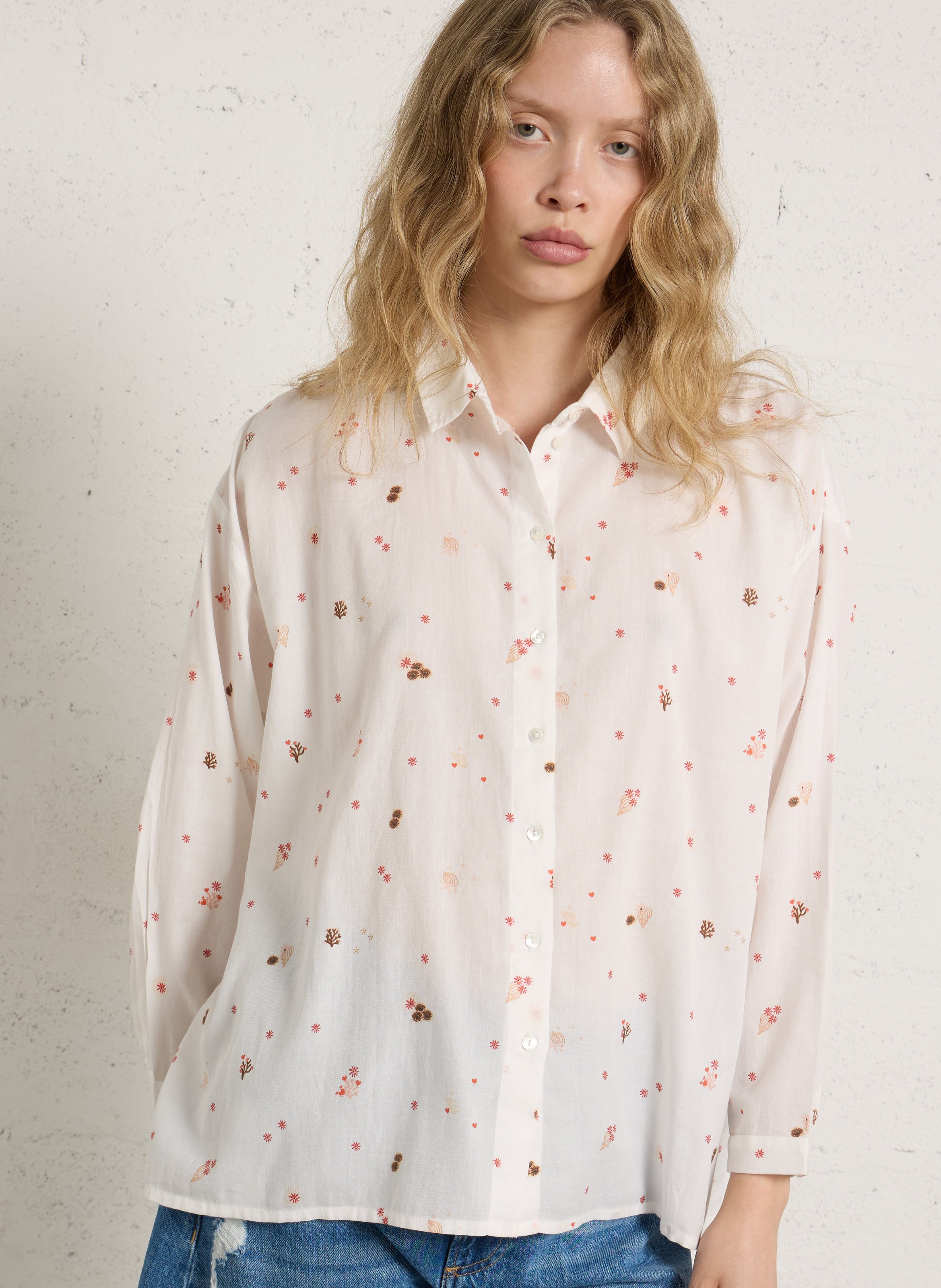 Weites Hemd mit klassischem Kragen und Blumendruck aus Baumwolle DES PETITS HAUTS Weiss