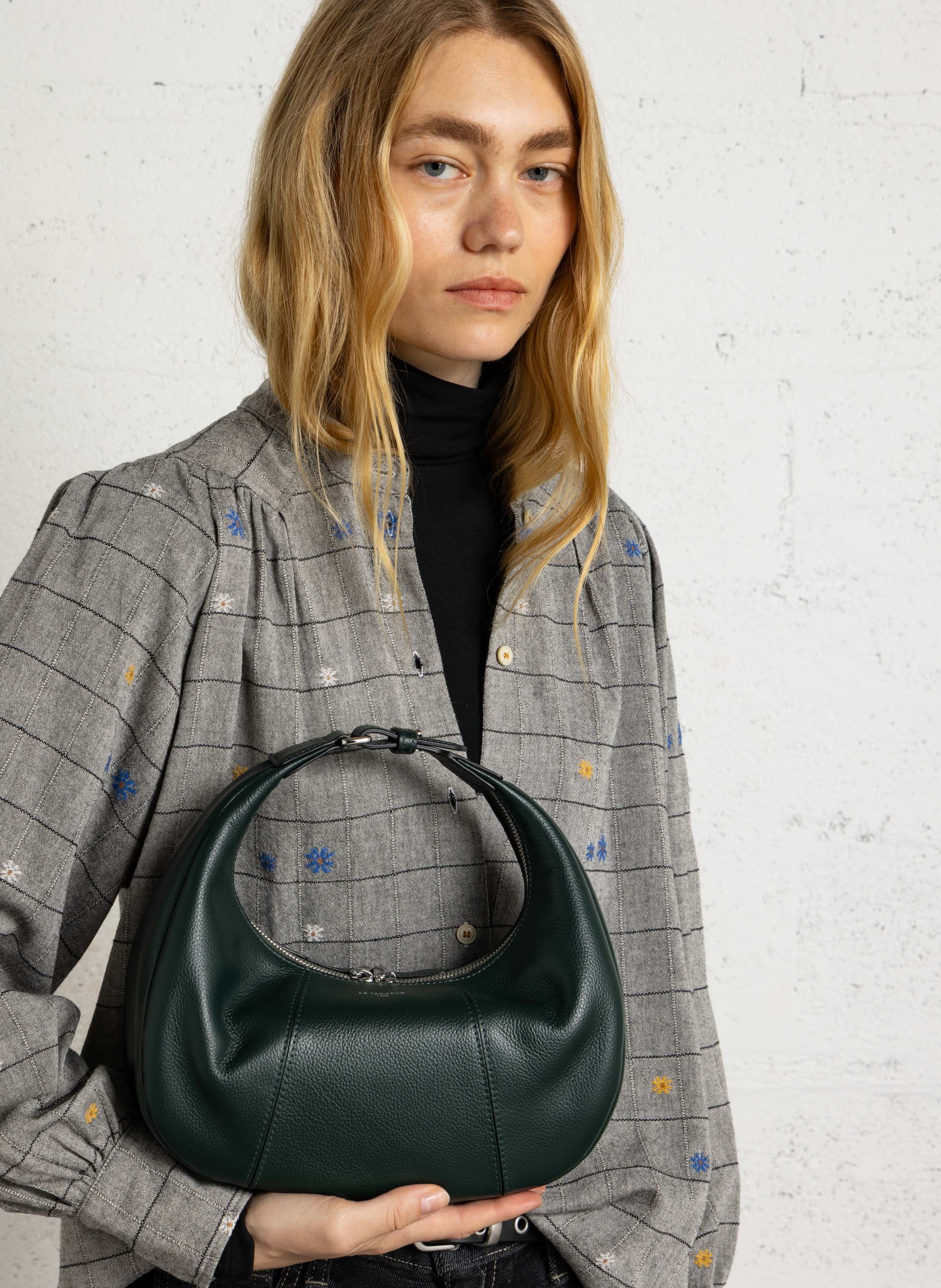 Petit sac hobo zippé en cuir grainé LE TANNEUR Vert