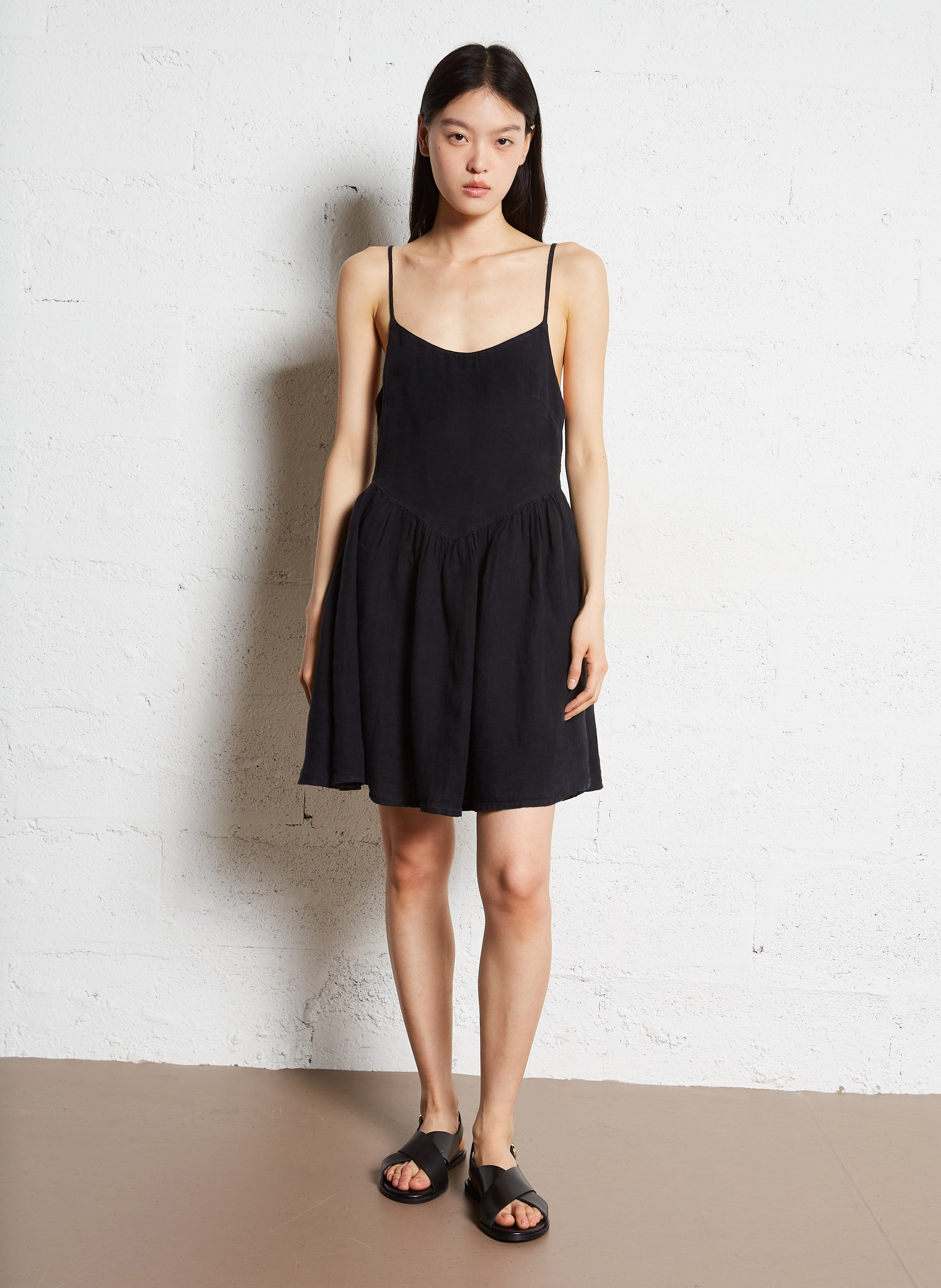 Korte uitlopende linnen jurk THE NEW SOCIETY Zwart