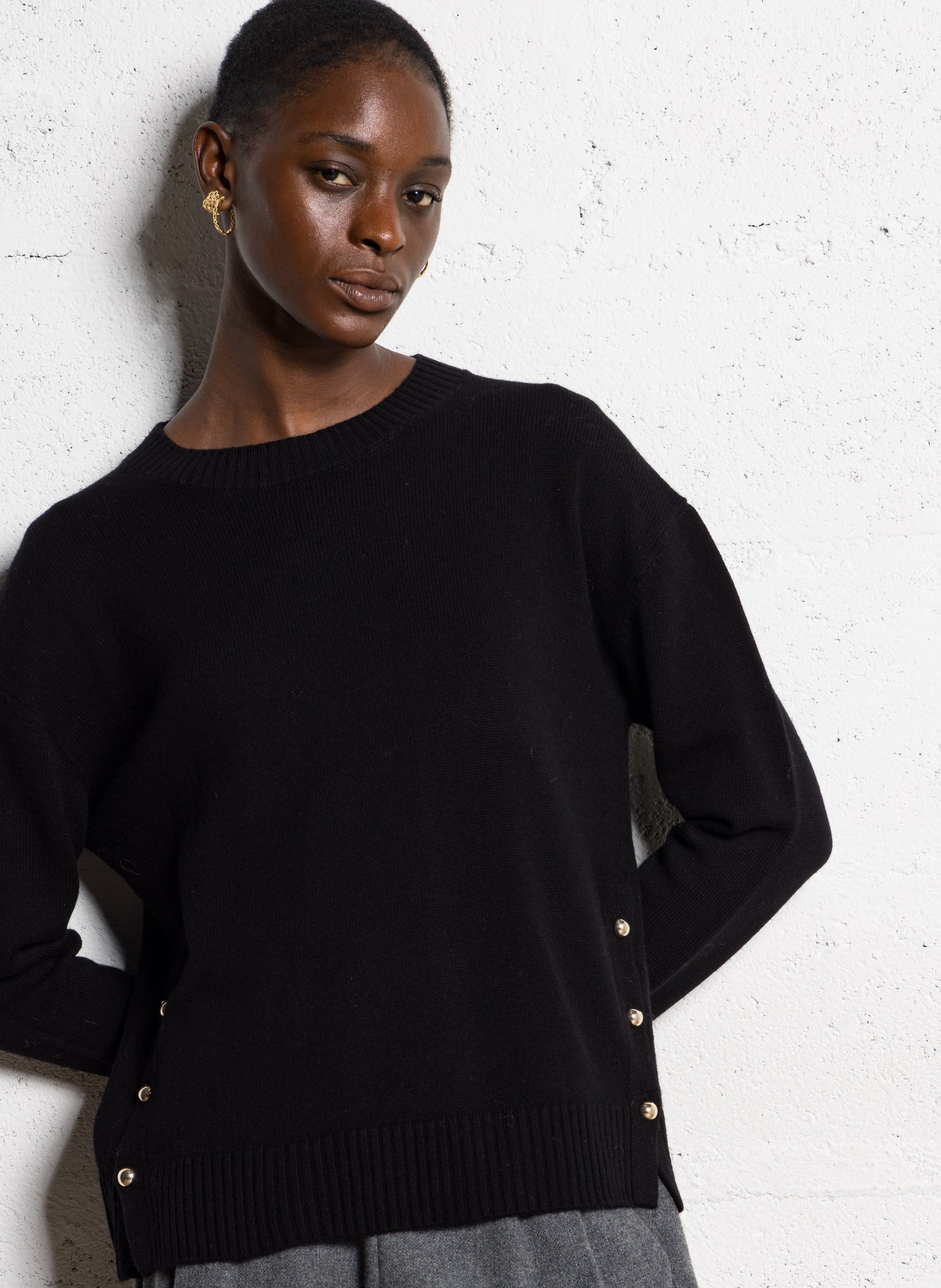 Pull col rond uni avec boutons en laine DES PETITS HAUTS Noir