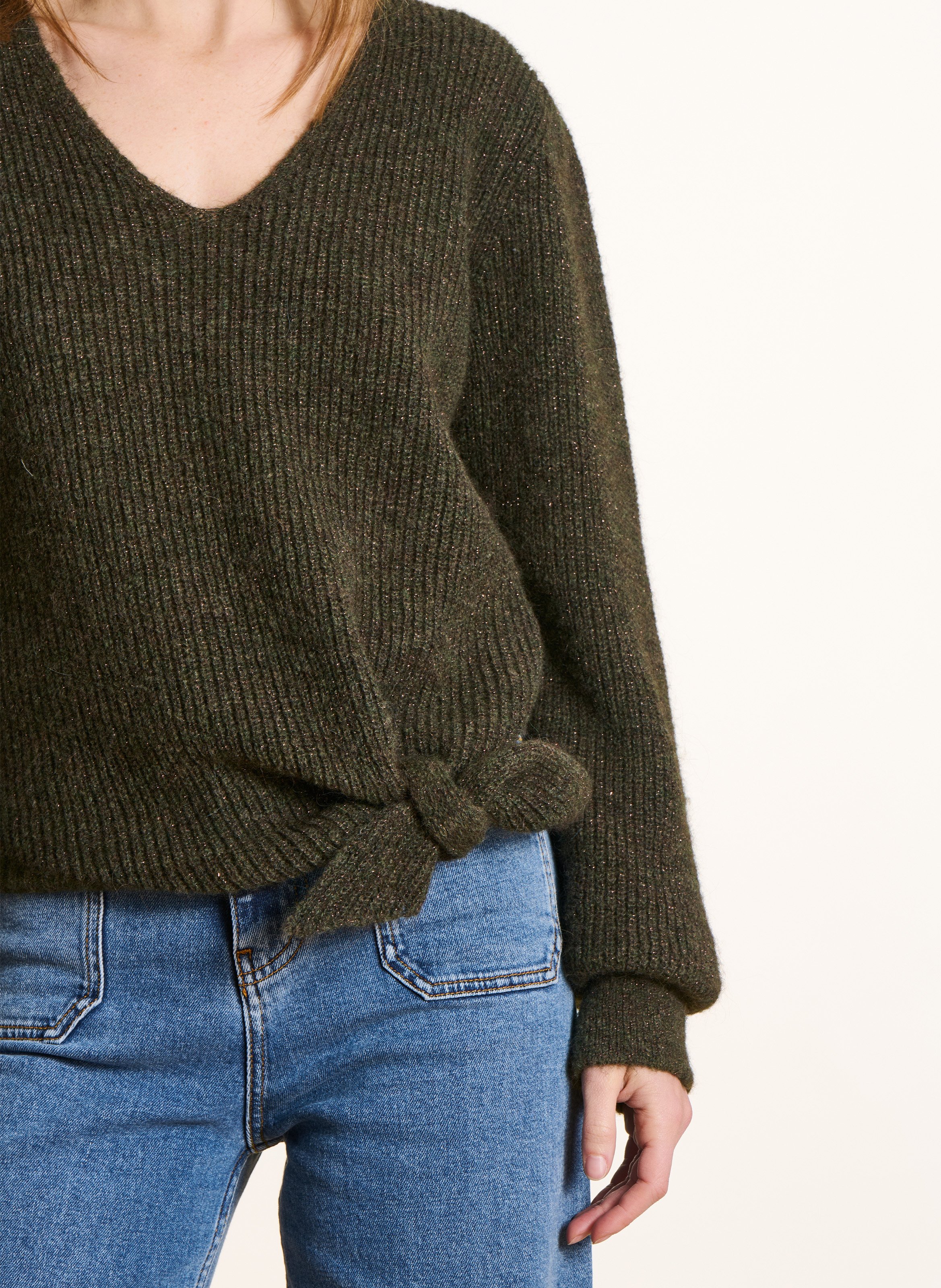Pull droit col V en maille métallisée LA FEE MARABOUTEE Vert