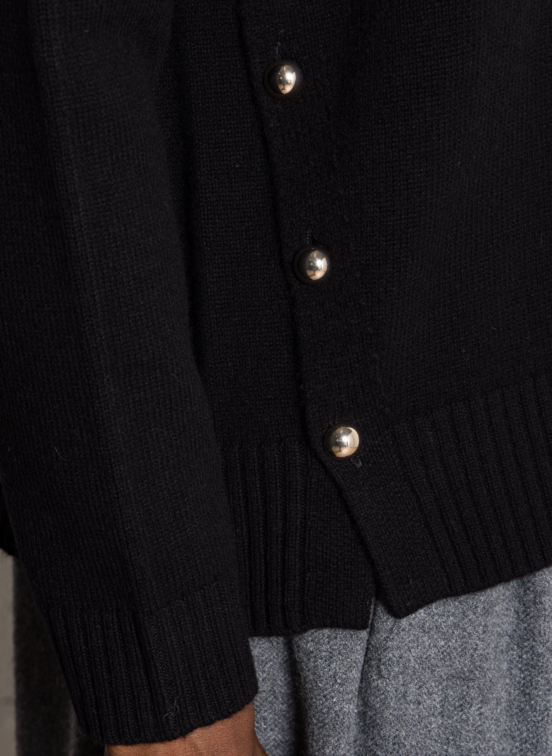 Pull col rond uni avec boutons en laine DES PETITS HAUTS Noir