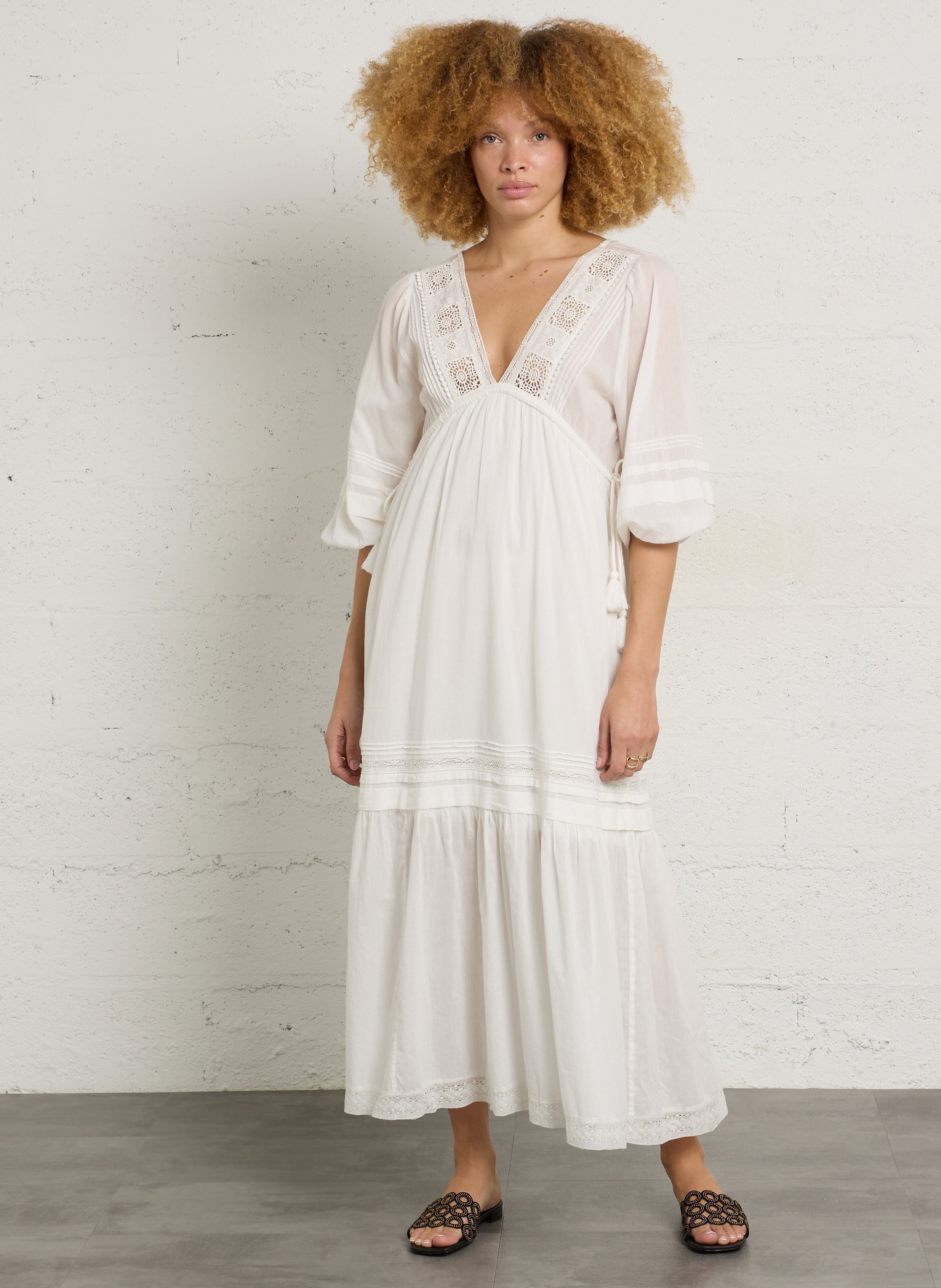 Robe longue ample col V à dentelle LOUISE MISHA Blanc