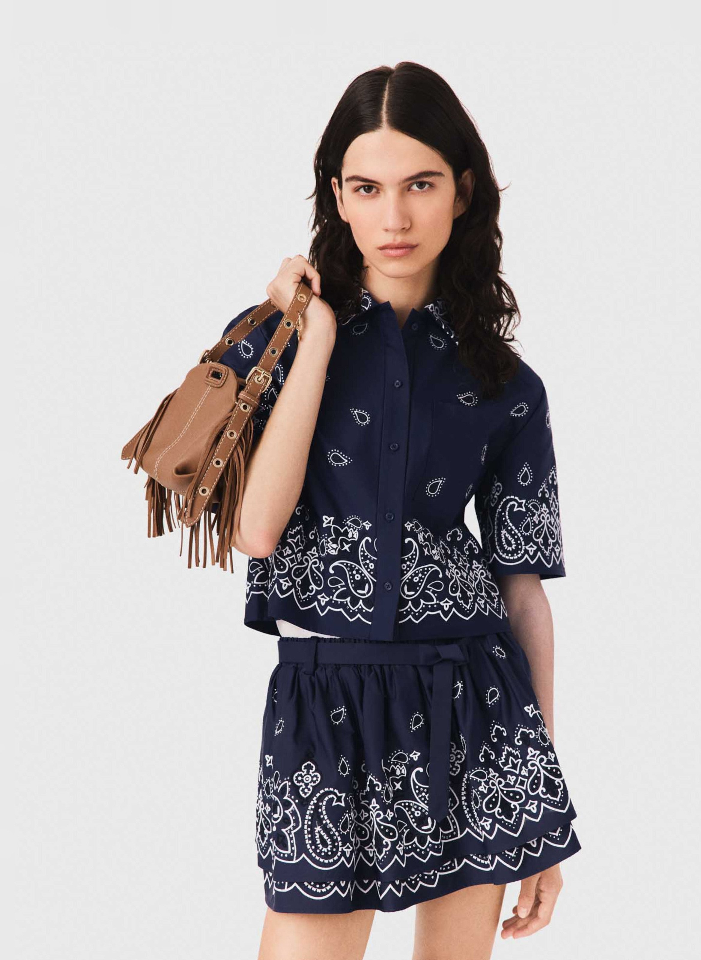 Korte rechte bedrukte blouse. MAJE Blauw