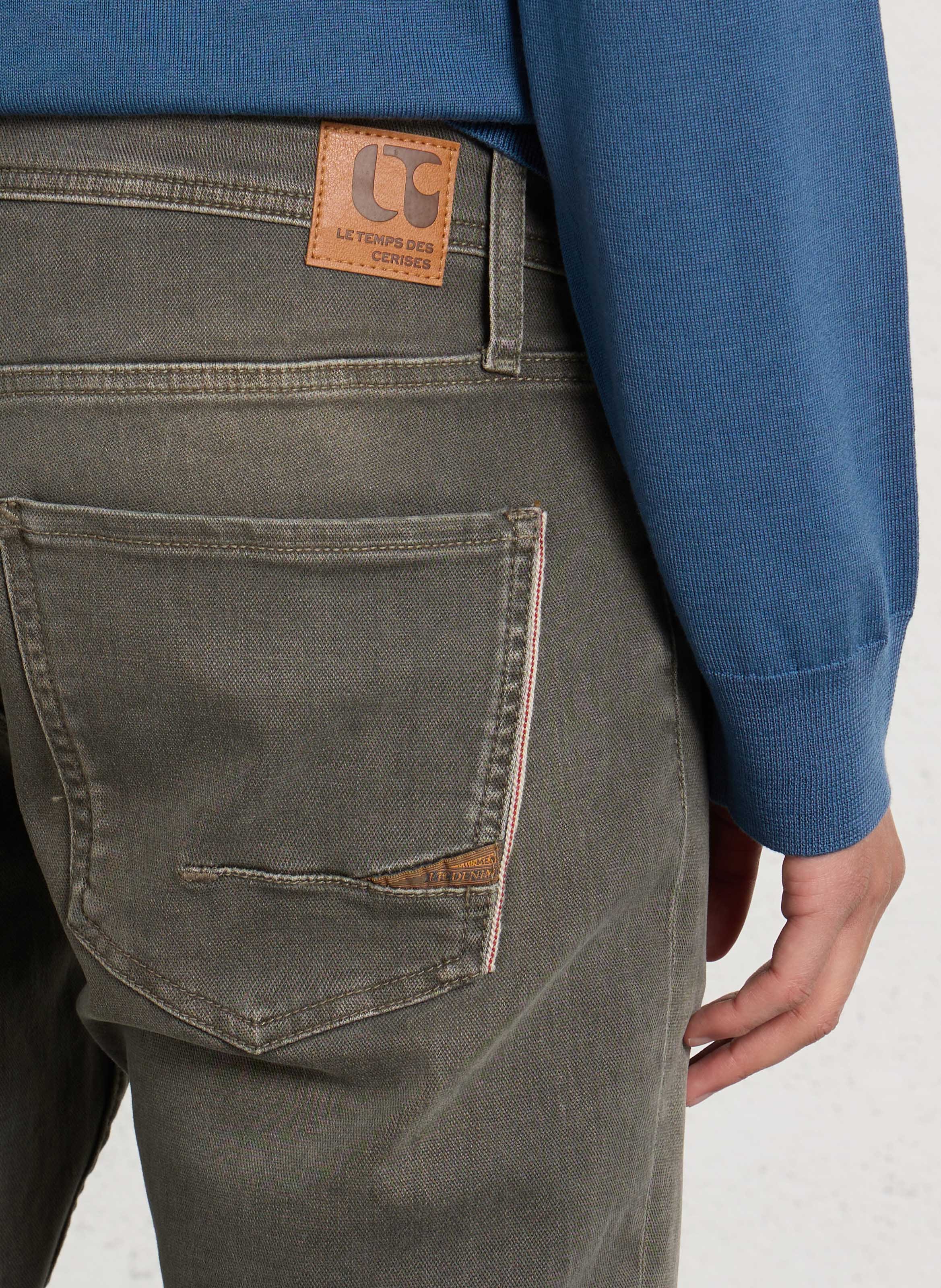 Eng anliegende Jeans aus Baumwollmischung LE TEMPS DES CERISES Braun