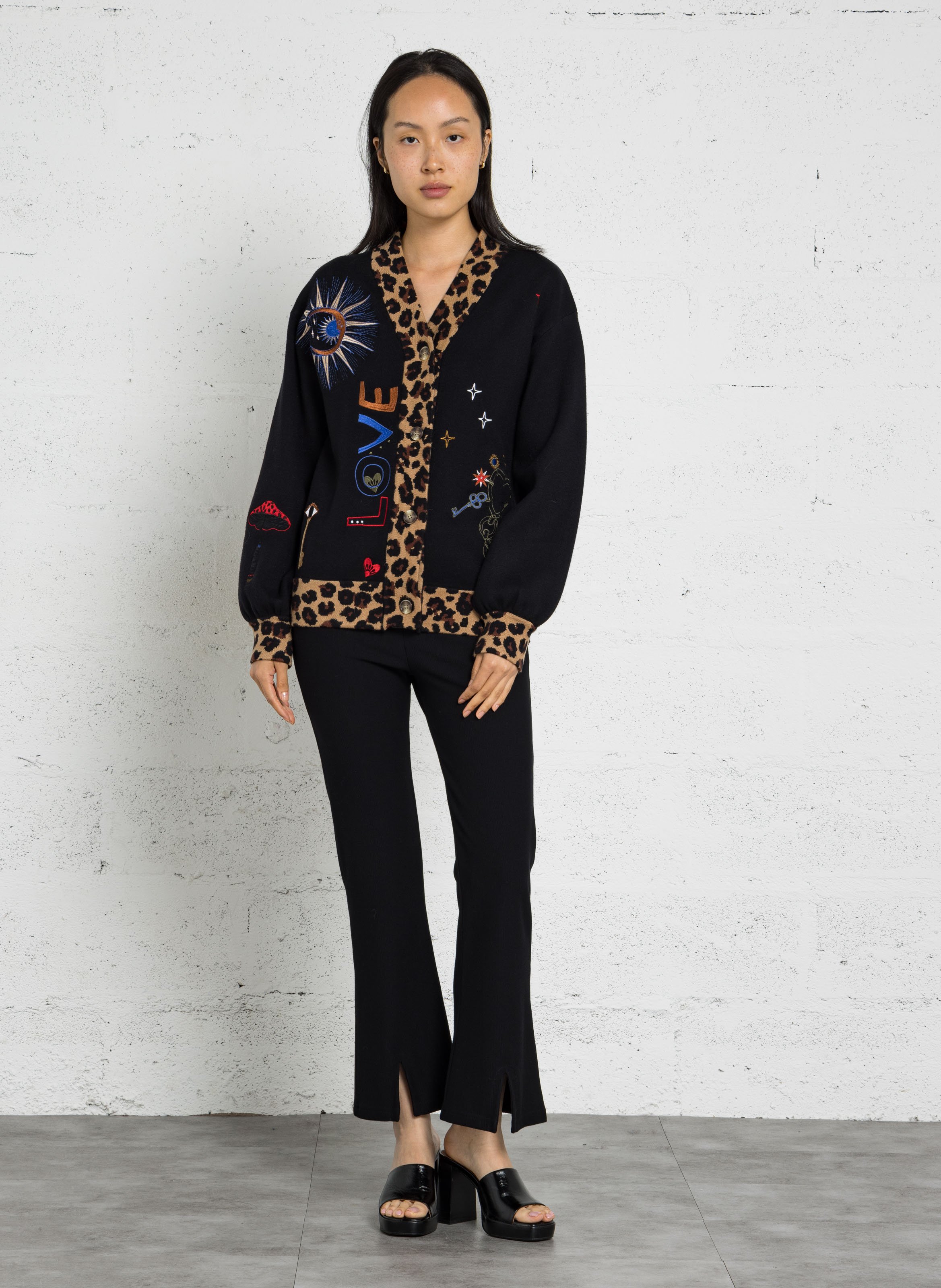 Cardigan mit V-Ausschnitt NEVER FULLY DRESSED Schwarz
