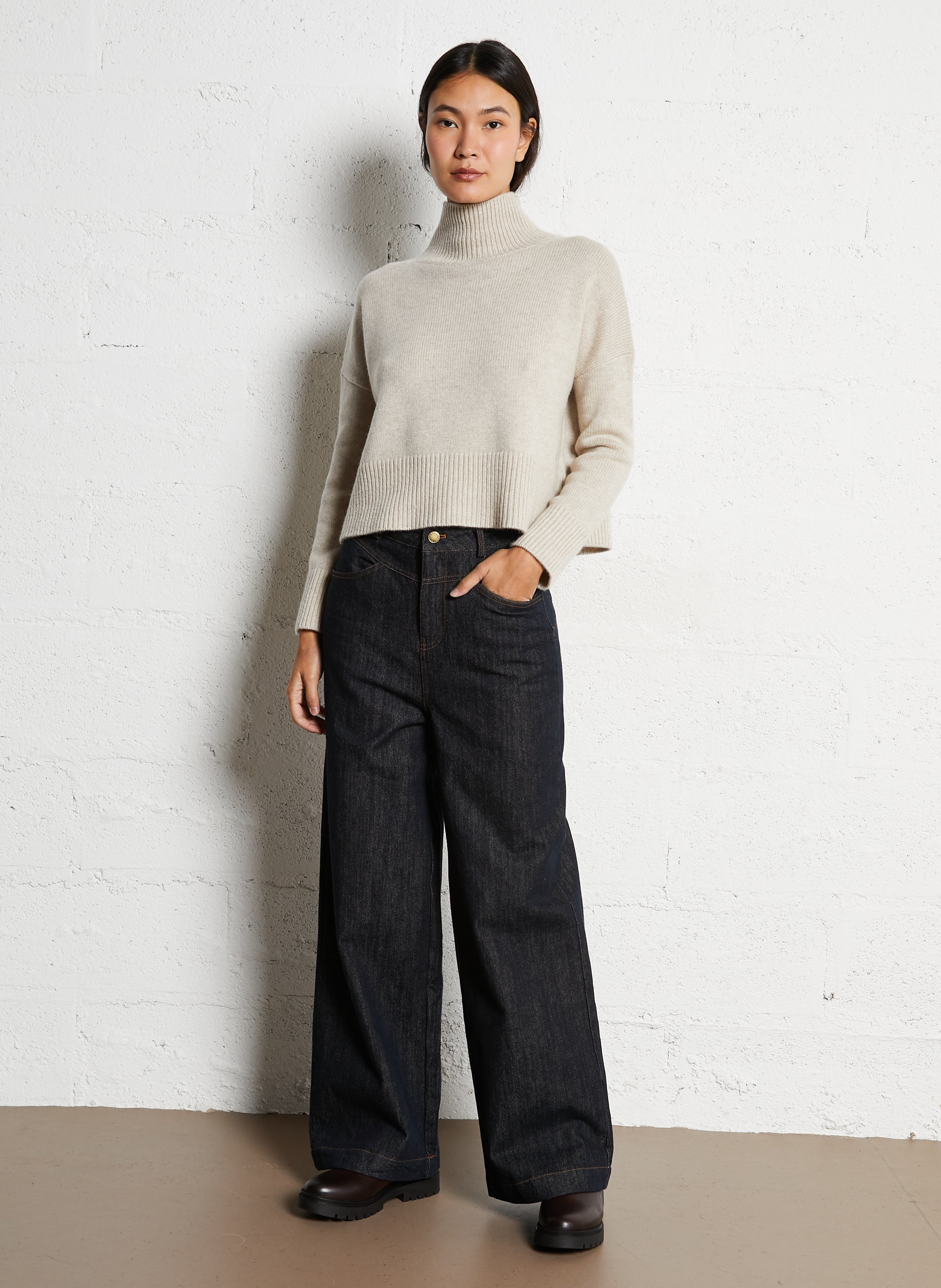 - Straight Cut Jeans
- 5 Taschen
- Gerader Schnitt
- Stone-Washed-Optik THE KORNER Blau