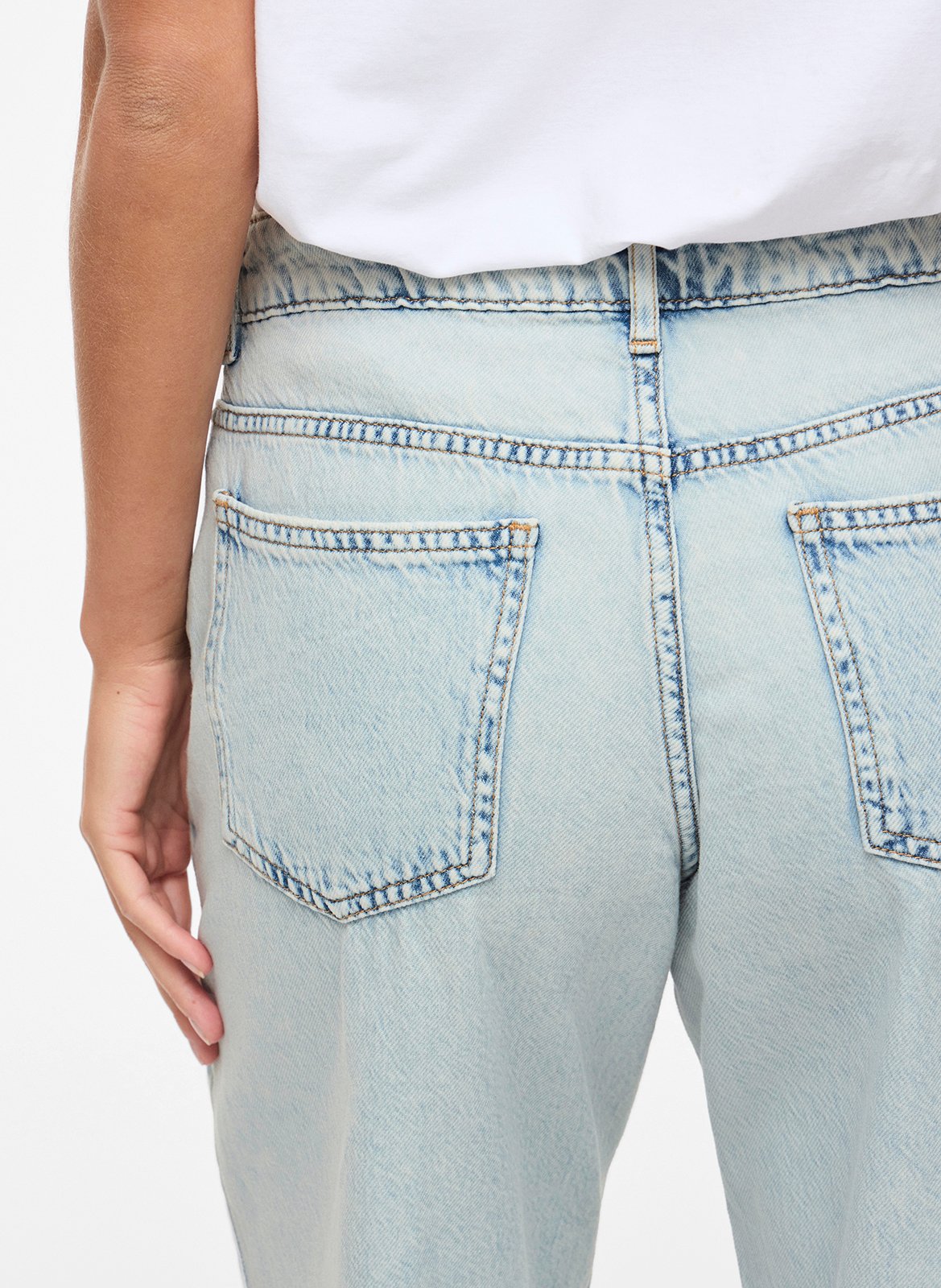 - Straight Cut Jeans
- 5 Taschen
- Gerader Schnitt
- Stone-Washed-Optik VILA Blau