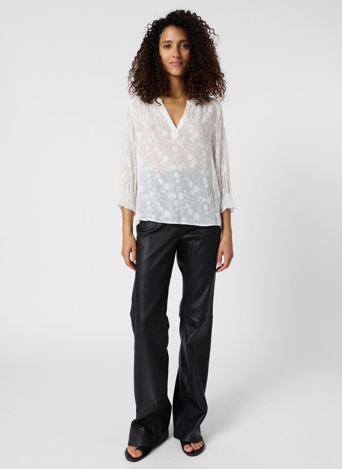 Top col tunisien en dentelle fleurie GERARD DAREL Beige