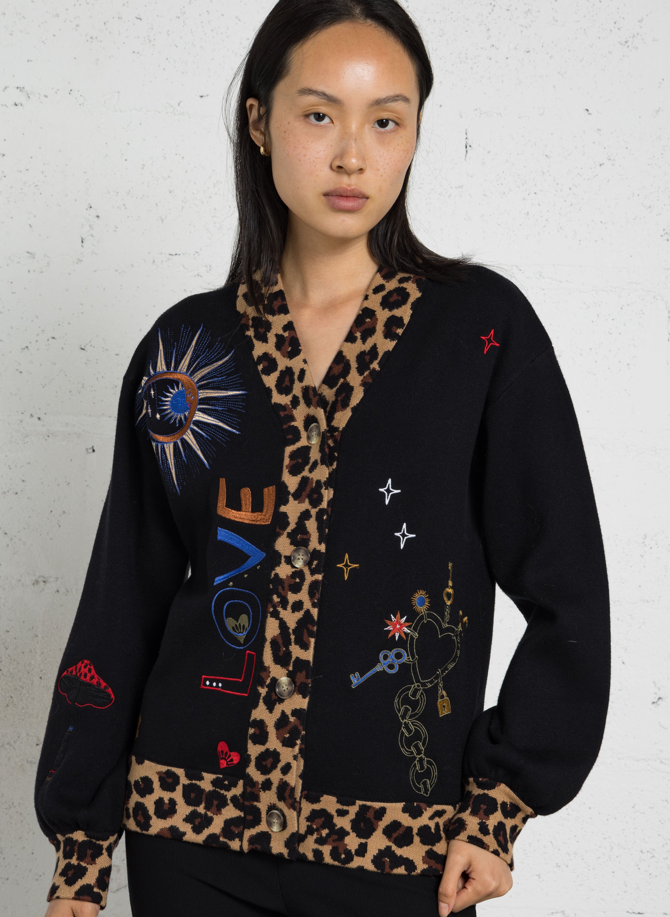 Cardigan mit V-Ausschnitt NEVER FULLY DRESSED Schwarz