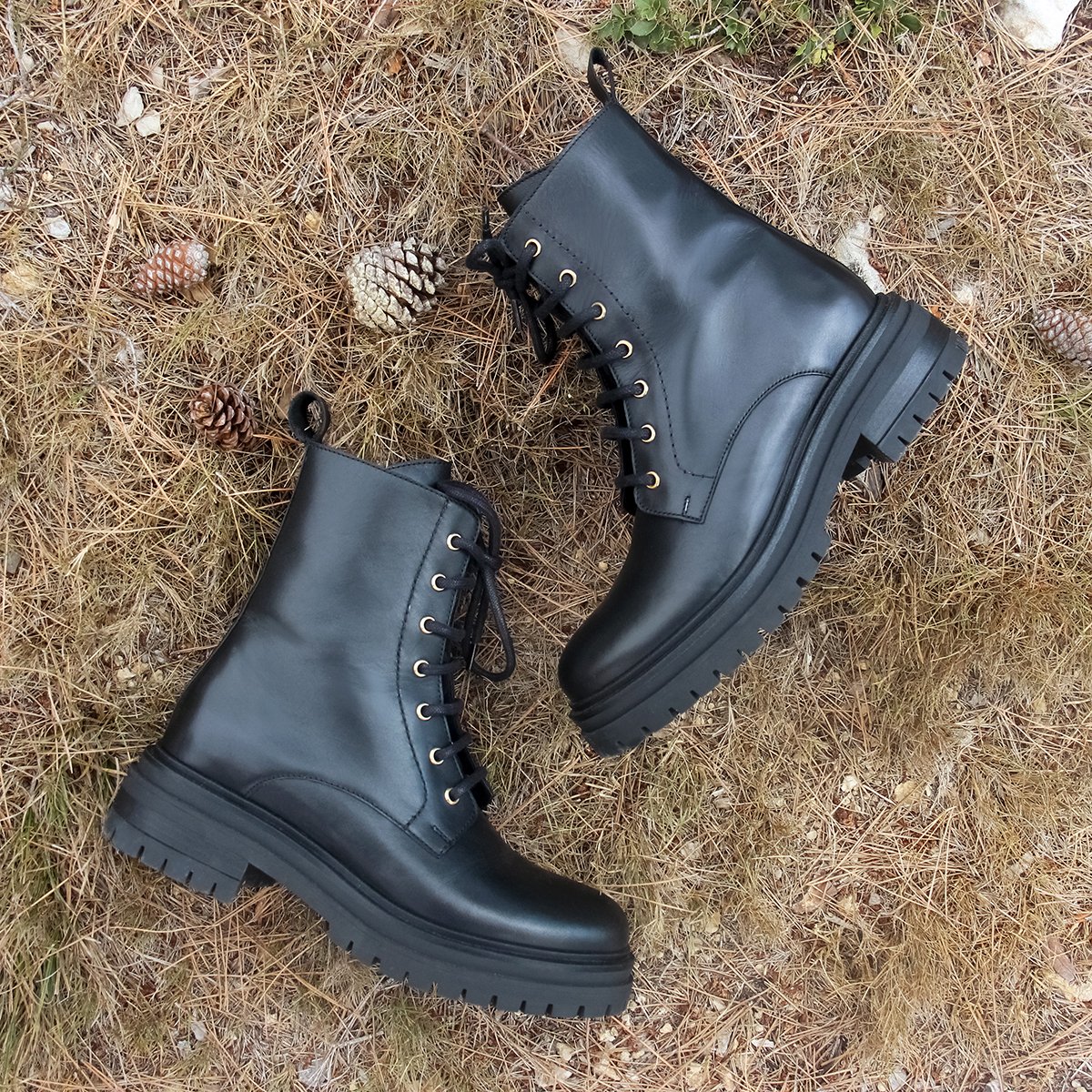 Leather lugged sole Ranger boots JULES & JENN Black