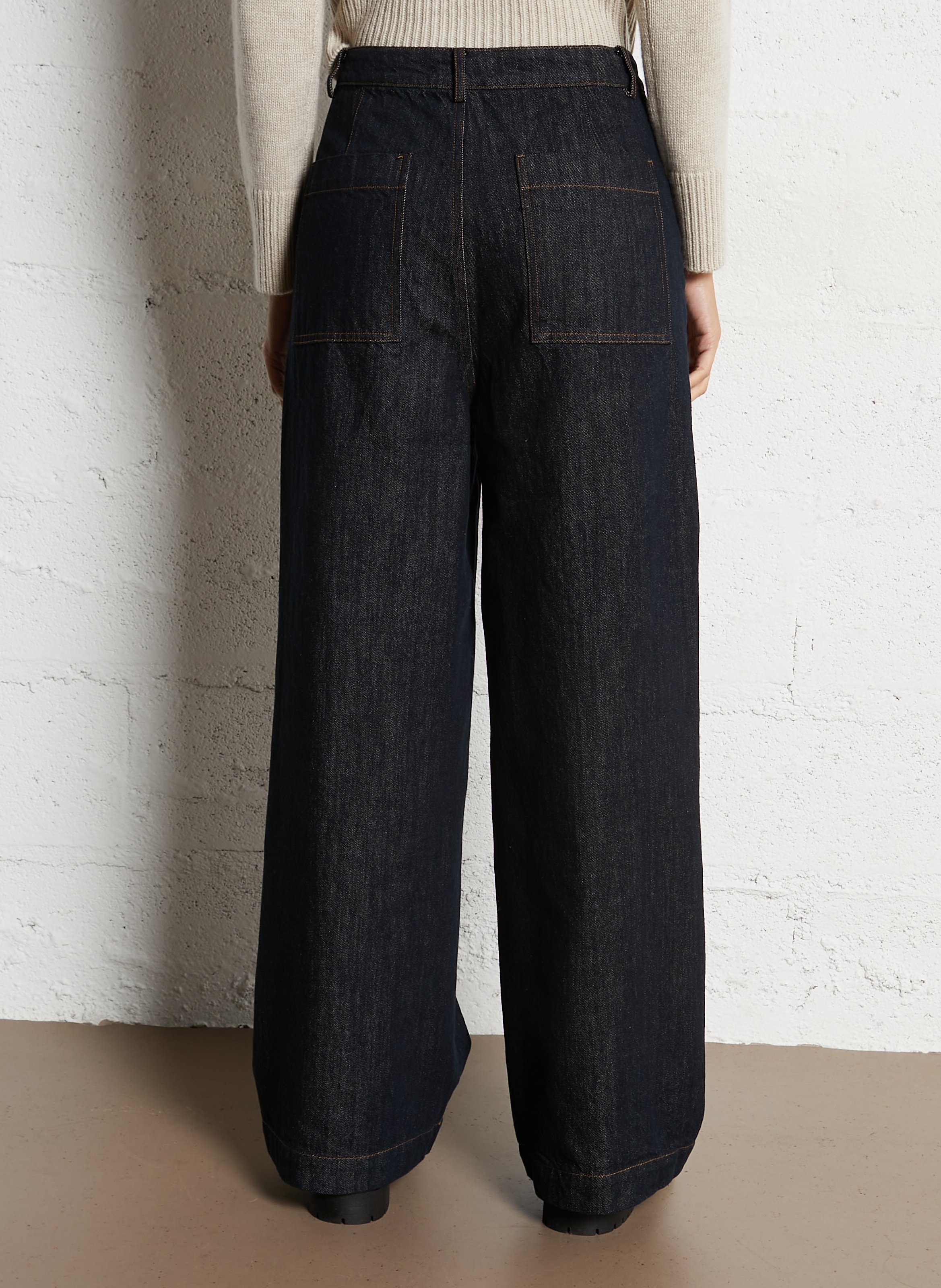 - Straight Cut Jeans
- 5 Taschen
- Gerader Schnitt
- Stone-Washed-Optik THE KORNER Blau