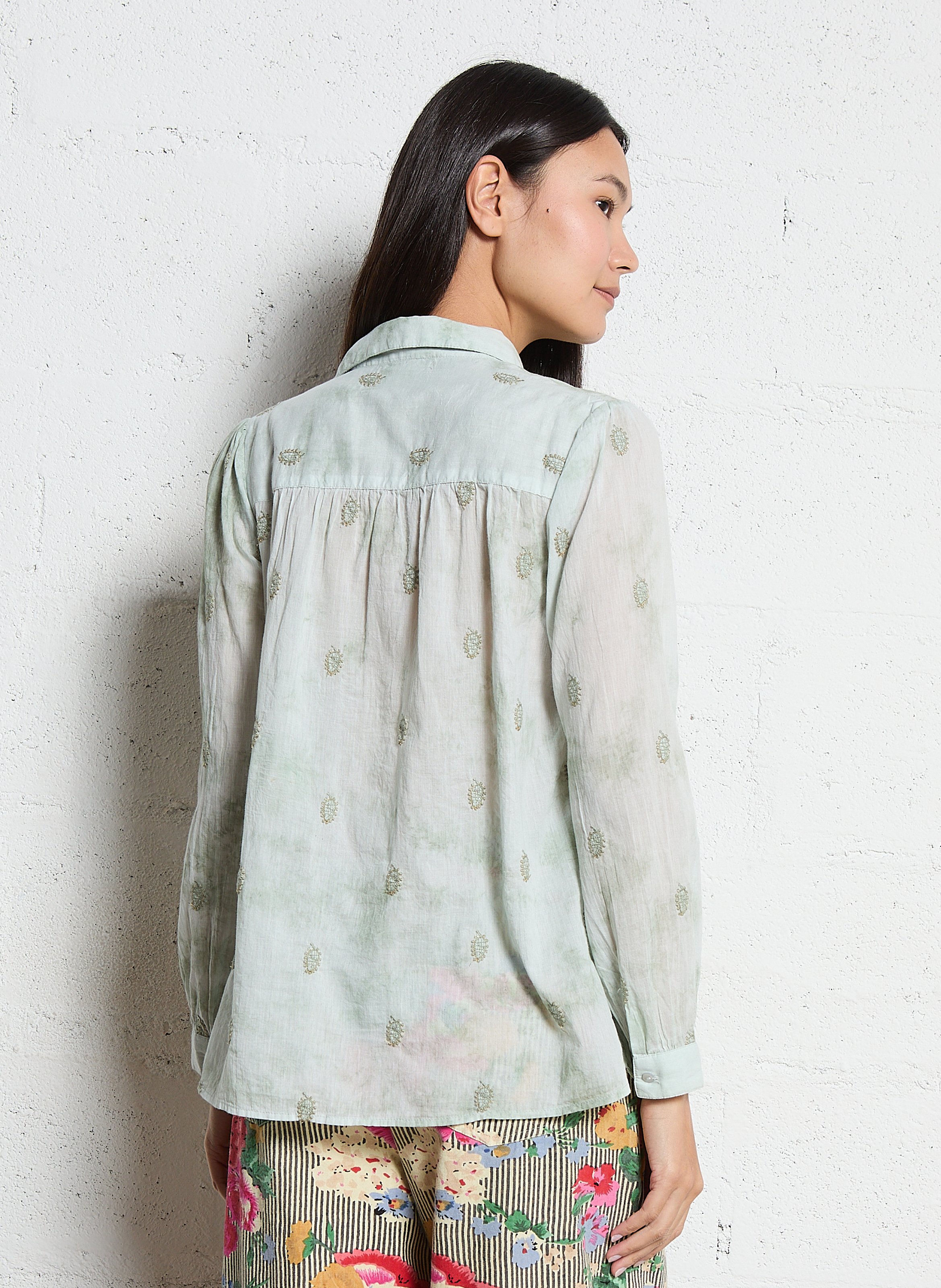 Fließende Bluse mit bestickten Mustern MAISON HOTEL Grun