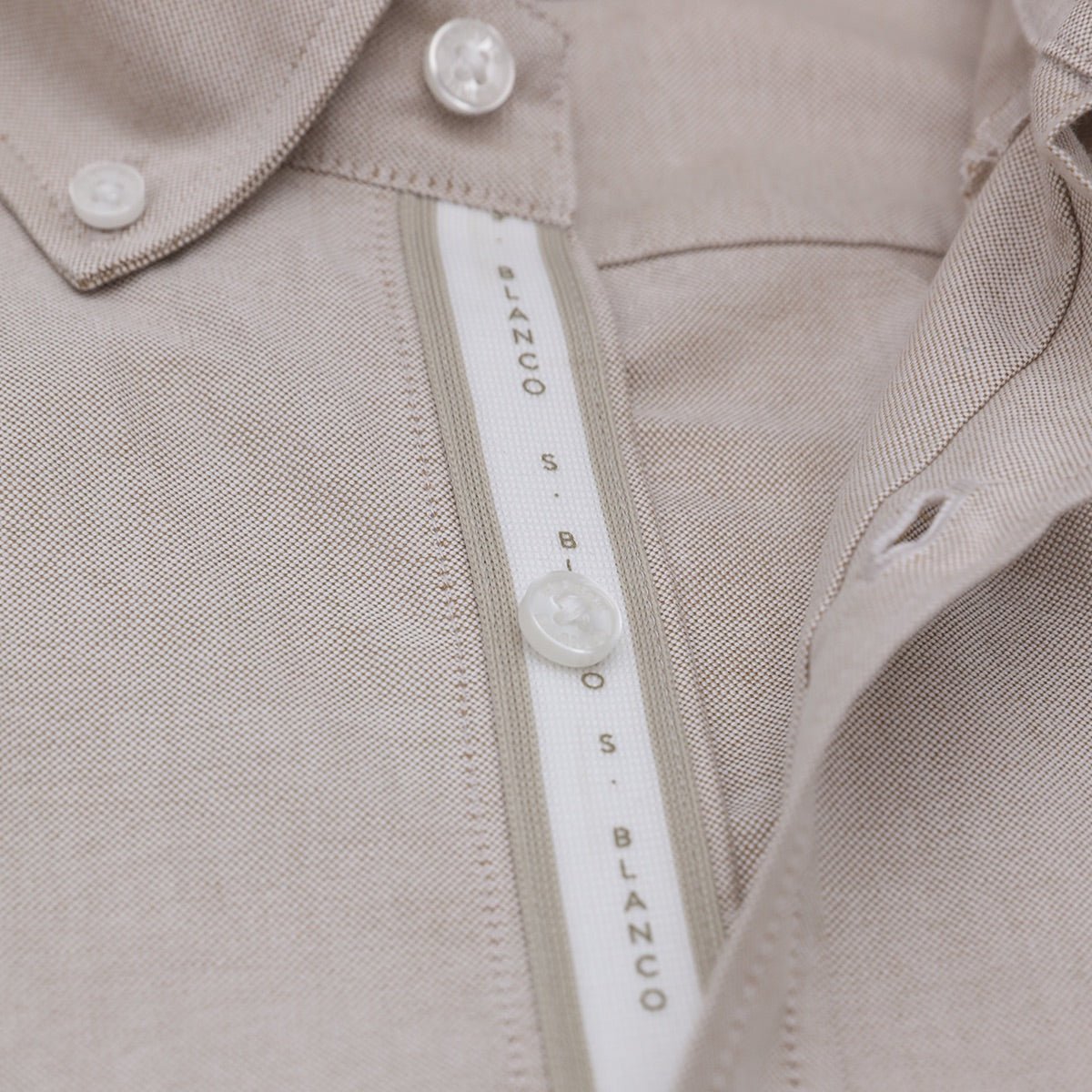 Oxford long-sleeve shirt with beige belt. SERGE BLANCO Beige