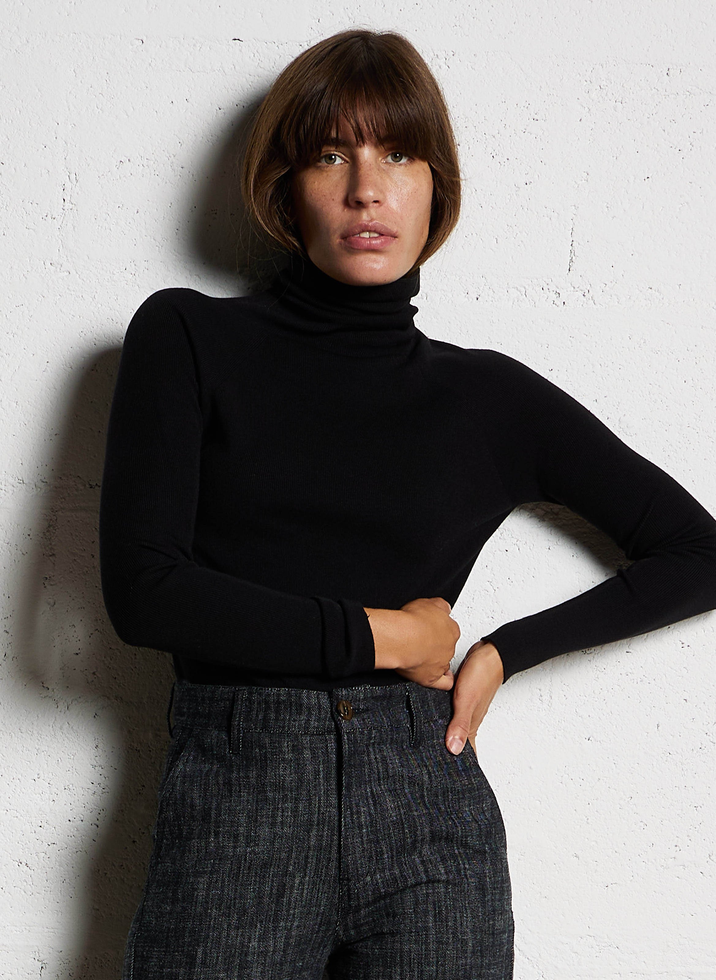 Black Fitted turtleneck sweater