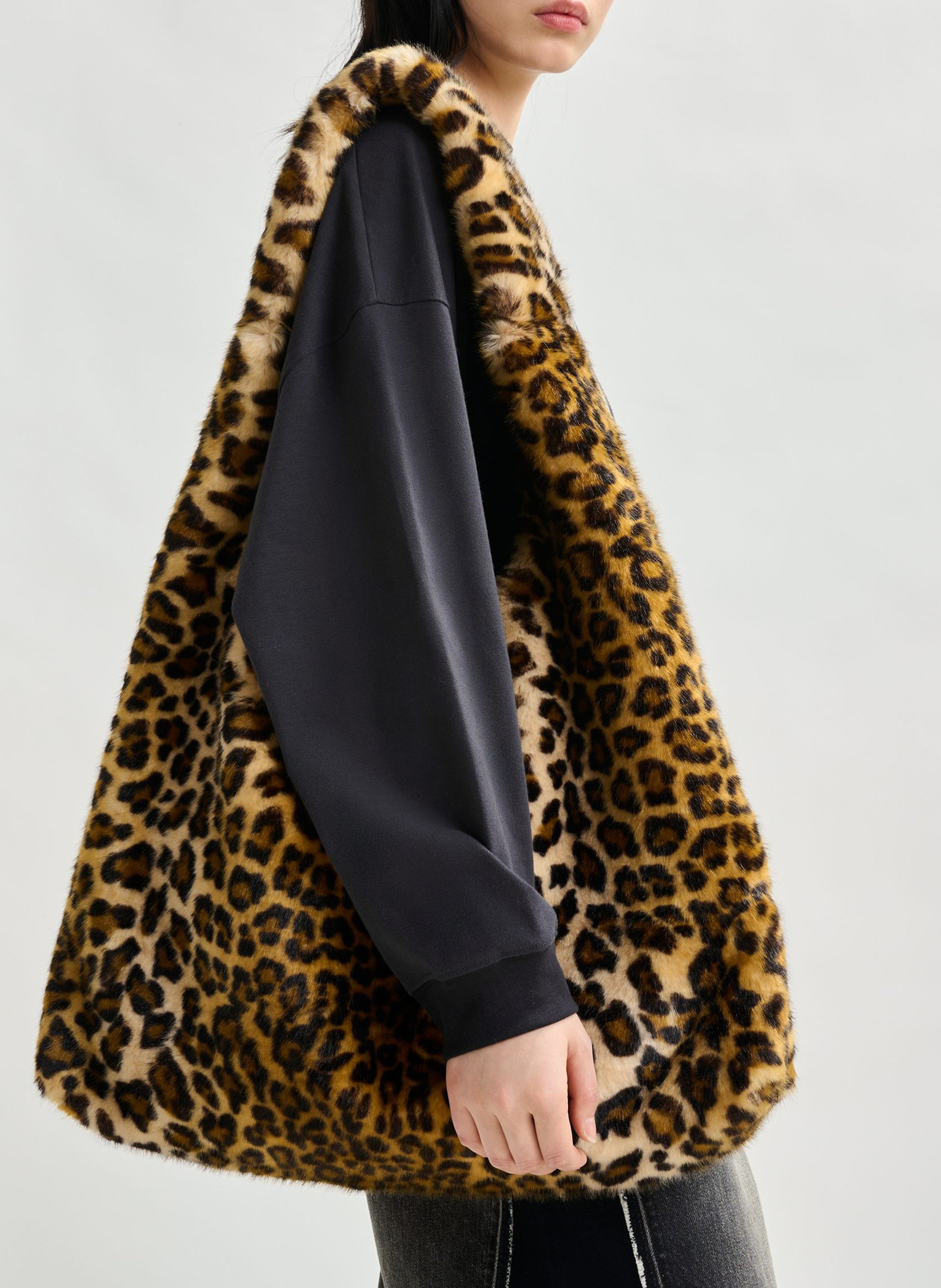 Sac cabas en fausse fourrure léopard ESSENTIEL ANTWERP Marron