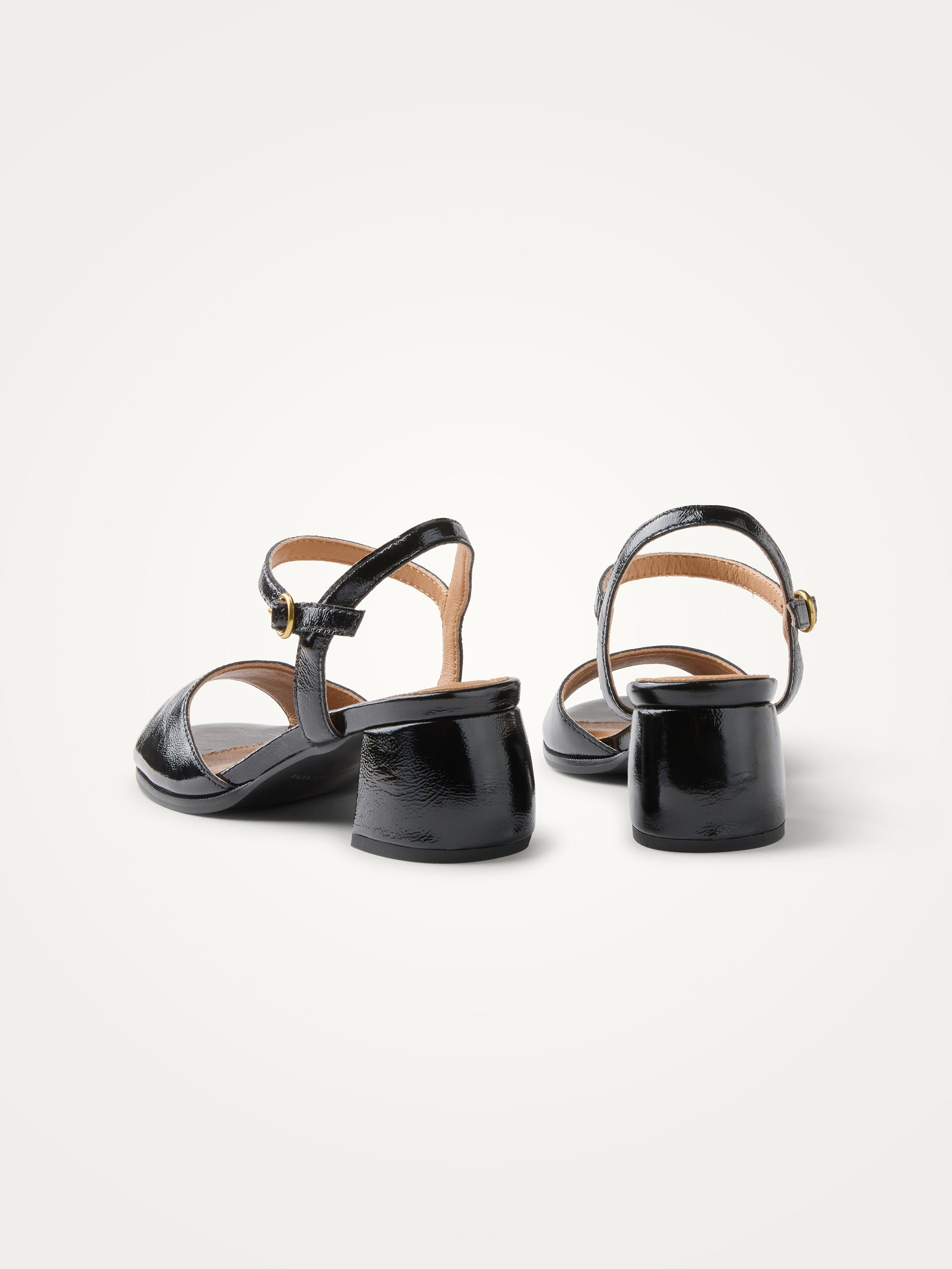 Sandales en cuir verni effet vieilli à talon demi-lune VANESSA WU Noir