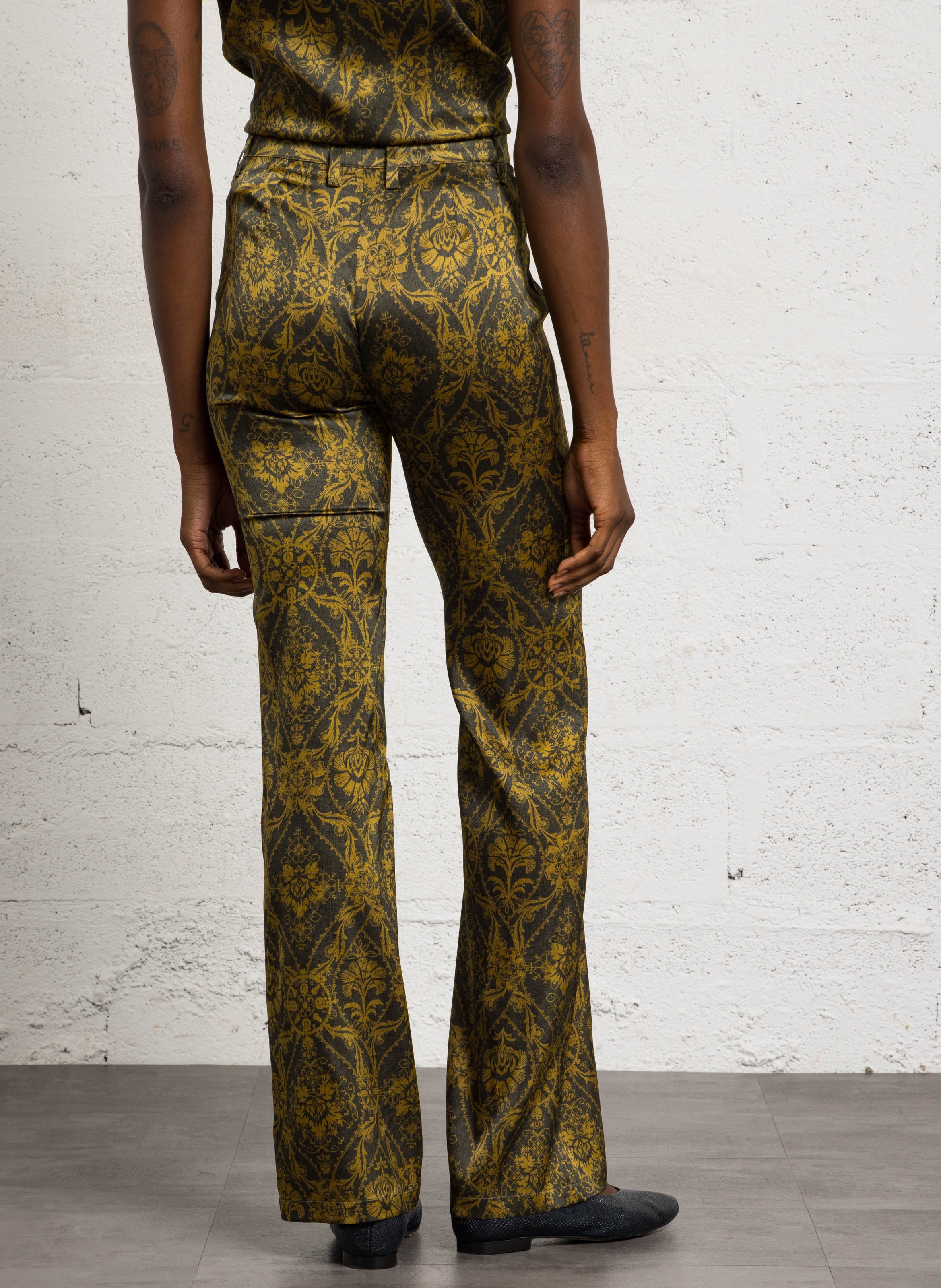 Gerade geschnittene Hose aus Seidenmix mit Print MOMONI Khaki