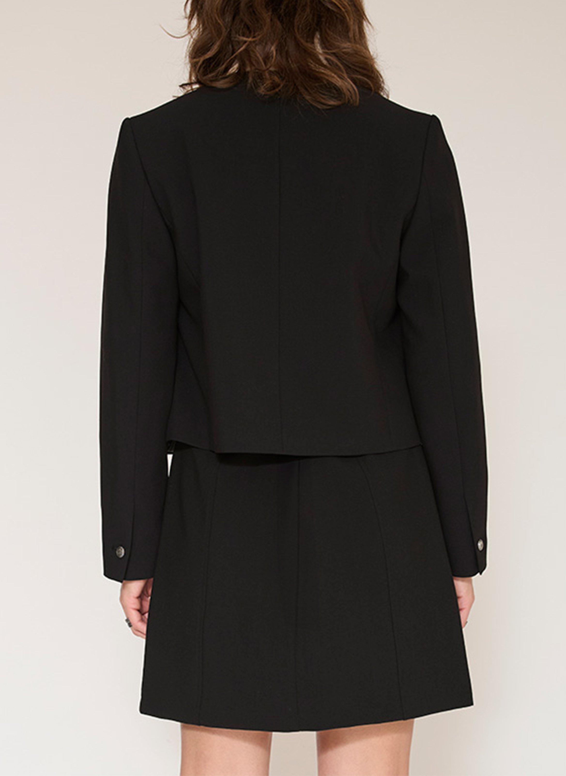 Veste droite col rond courte et boutonnée MKT Noir