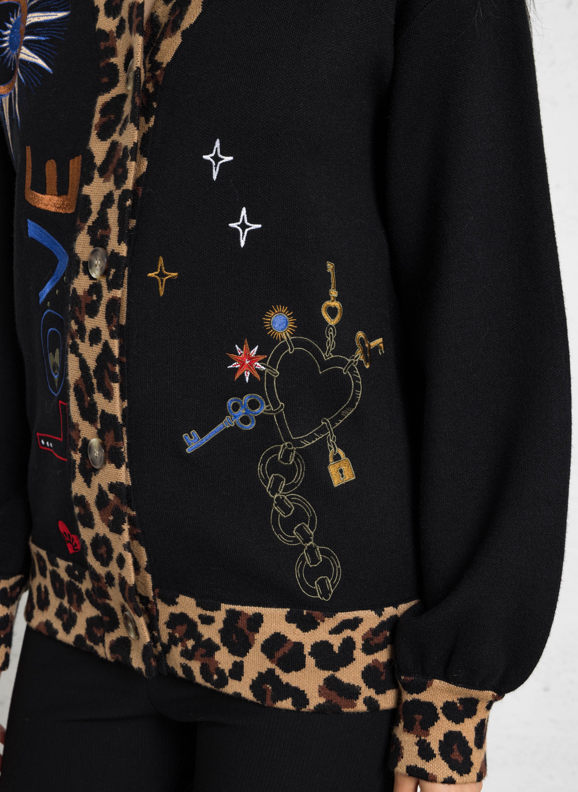 Cardigan mit V-Ausschnitt NEVER FULLY DRESSED Schwarz