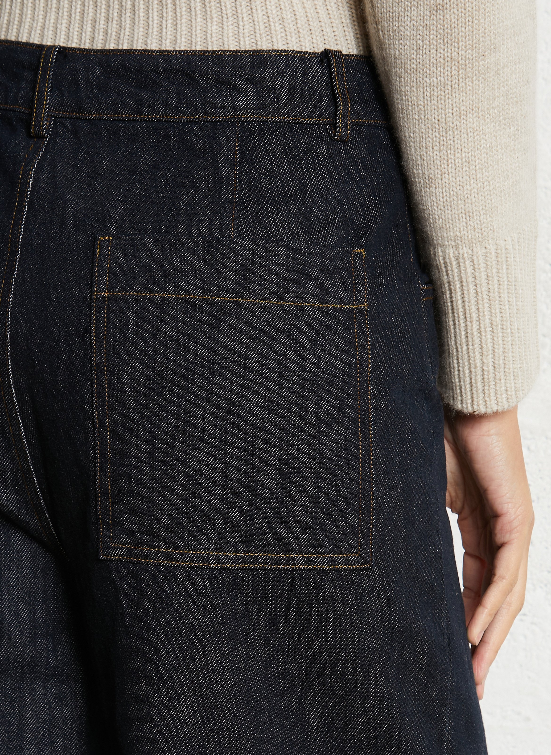 - Straight Cut Jeans
- 5 Taschen
- Gerader Schnitt
- Stone-Washed-Optik THE KORNER Blau